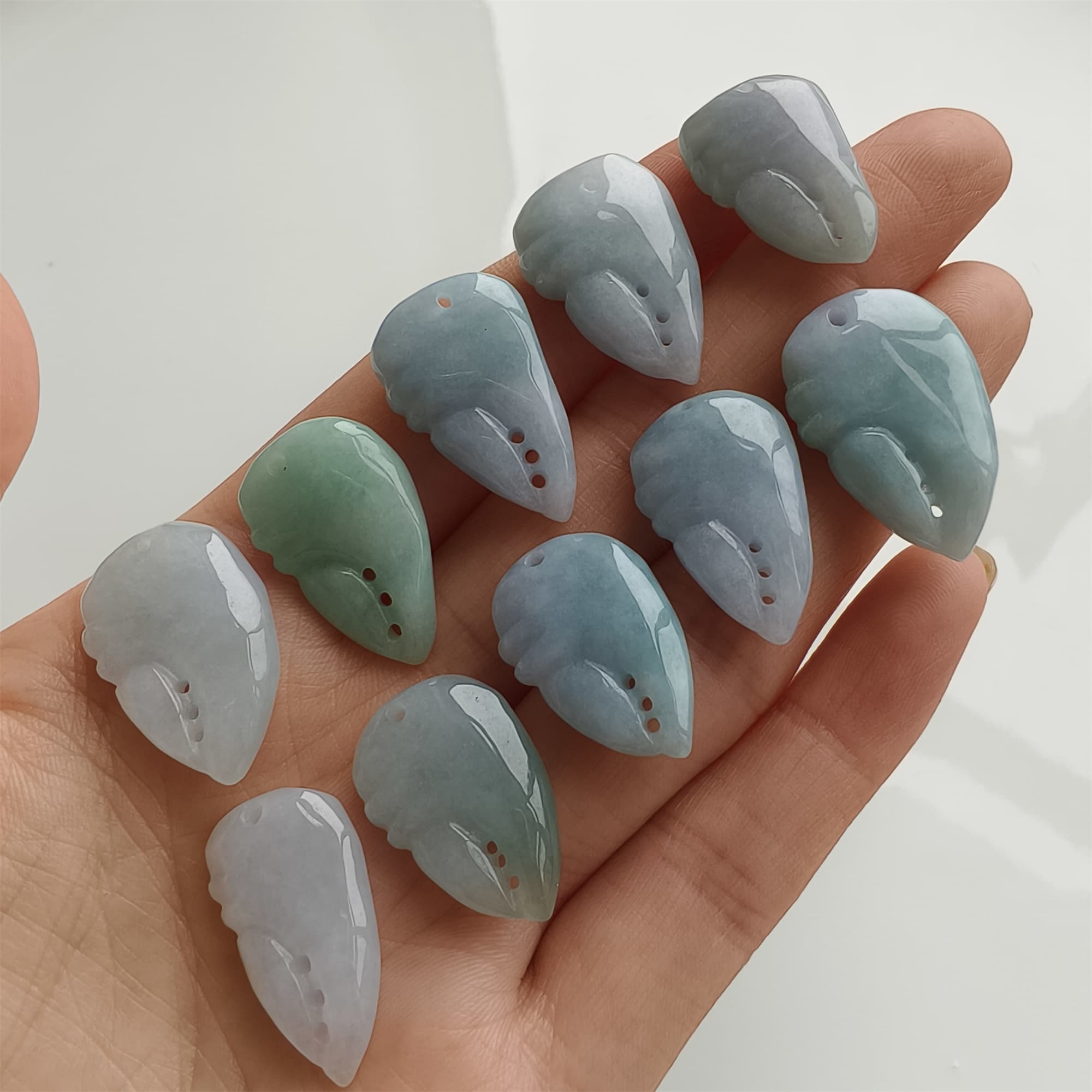 DDP 2pcs 21.5-24mm Natural Certificated Type A Icy Green White Burmese Jadeite Crab Claw Beads