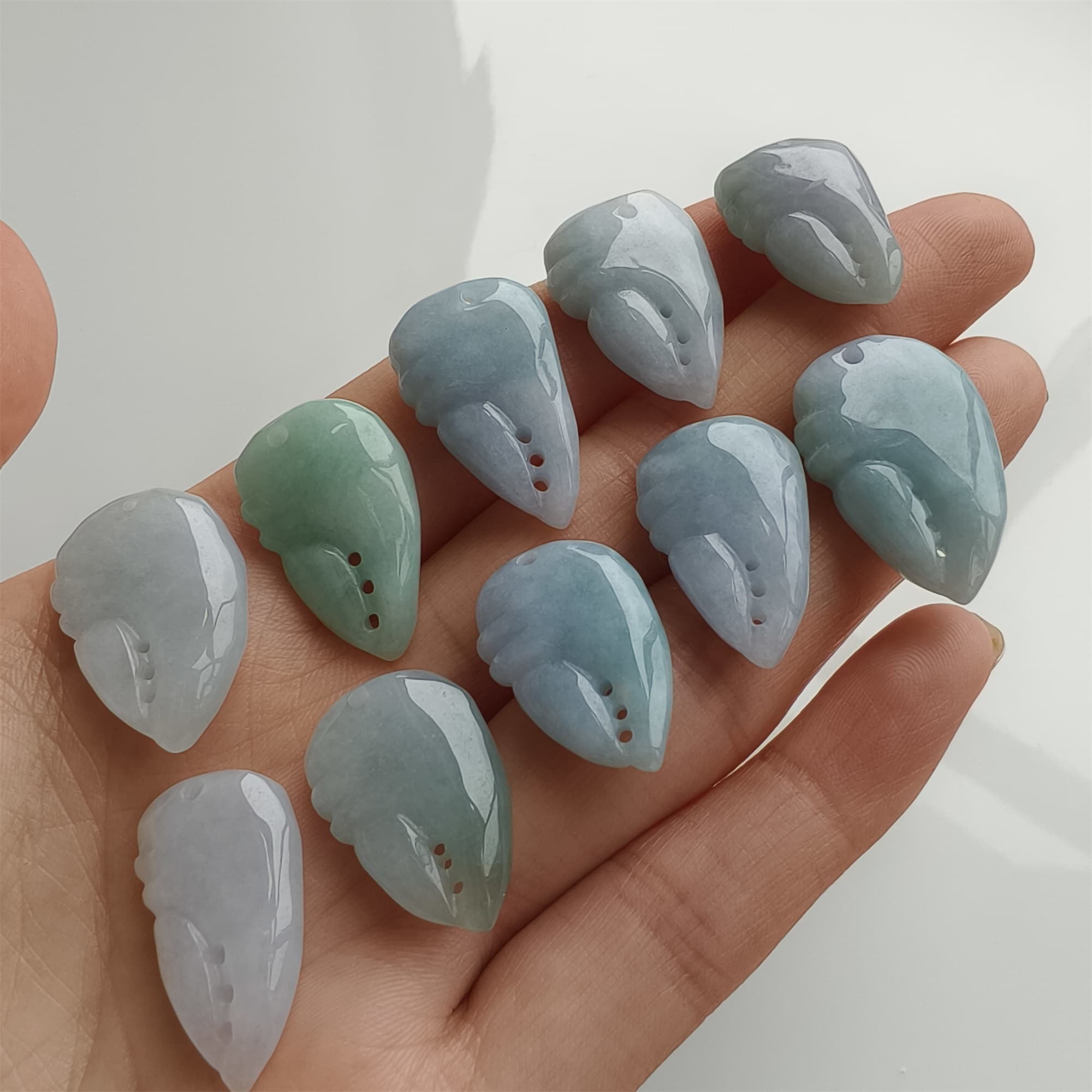 DDP 2pcs 21.5-24mm Natural Certificated Type A Icy Green White Burmese Jadeite Crab Claw Beads