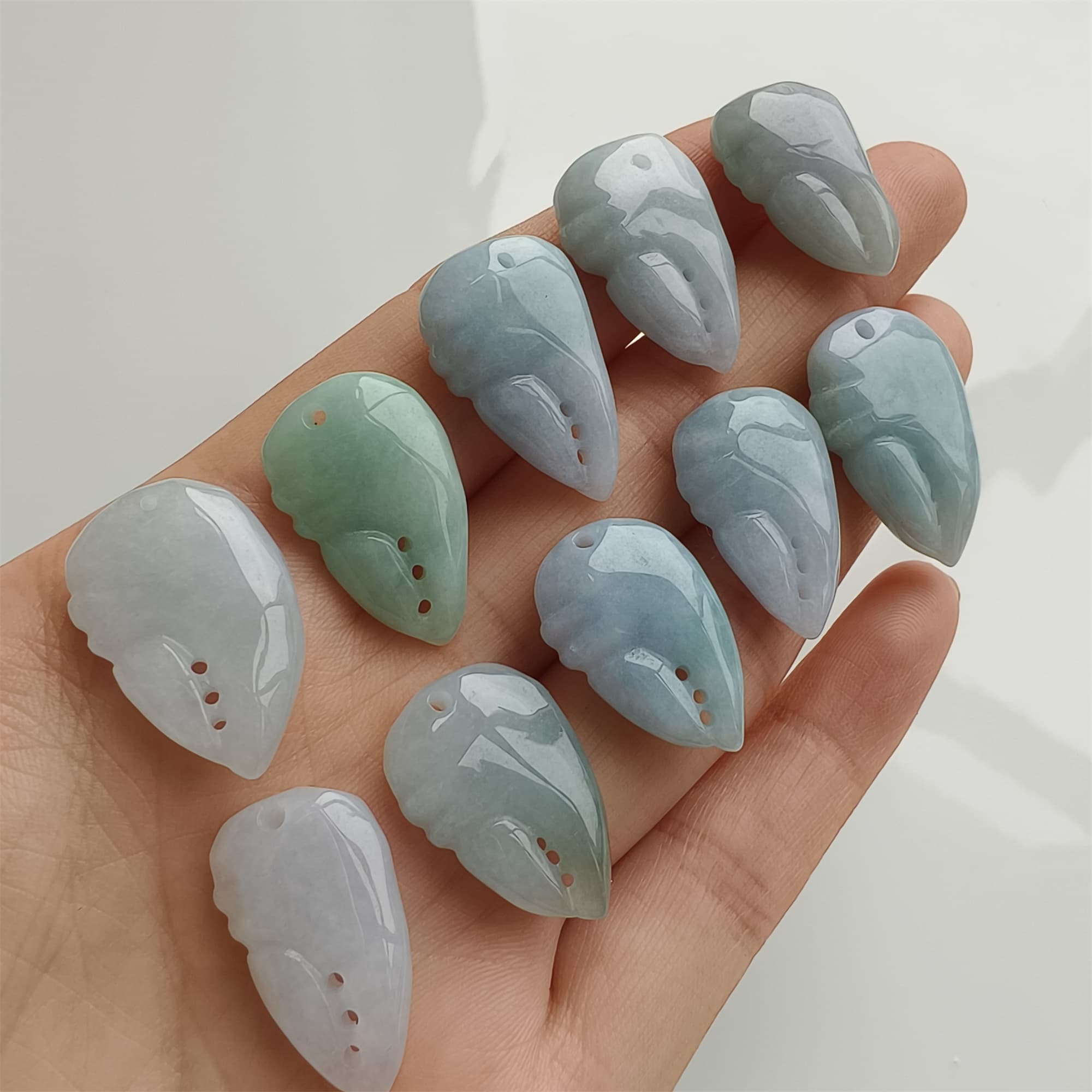 DDP 2pcs 21.5-24mm Natural Certificated Type A Icy Green White Burmese Jadeite Crab Claw Beads