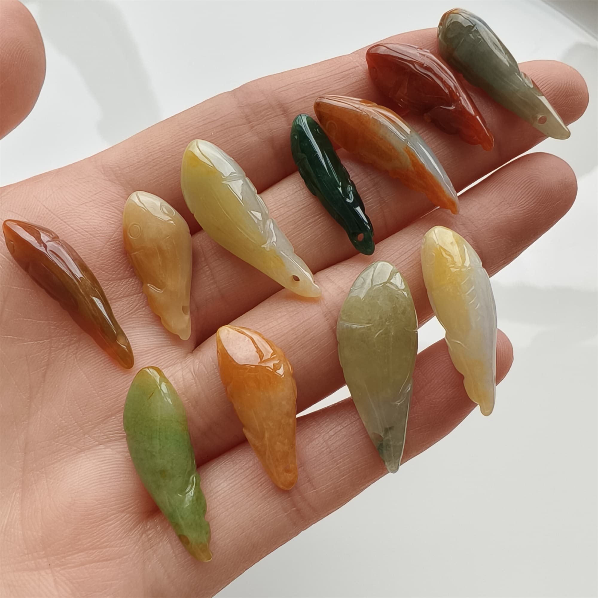 DDP 2pcs 21-28mm Natural Multi Color Burmese Jadeite Fish Beads