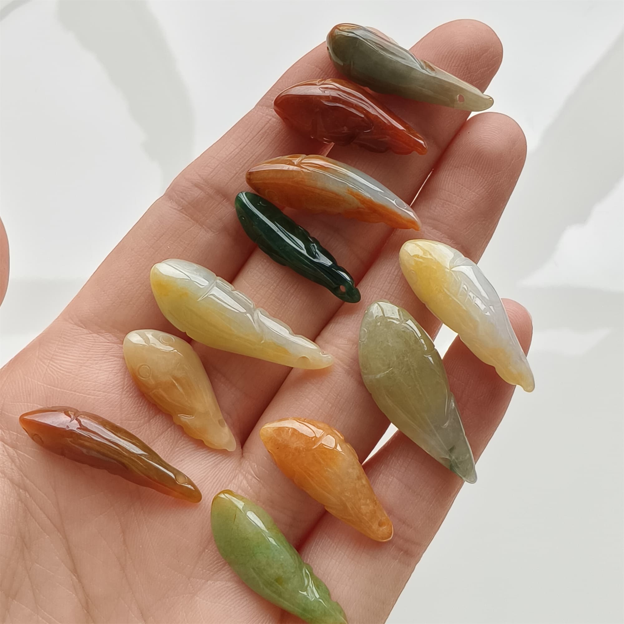 DDP 2pcs 21-28mm Natural Multi Color Burmese Jadeite Fish Beads