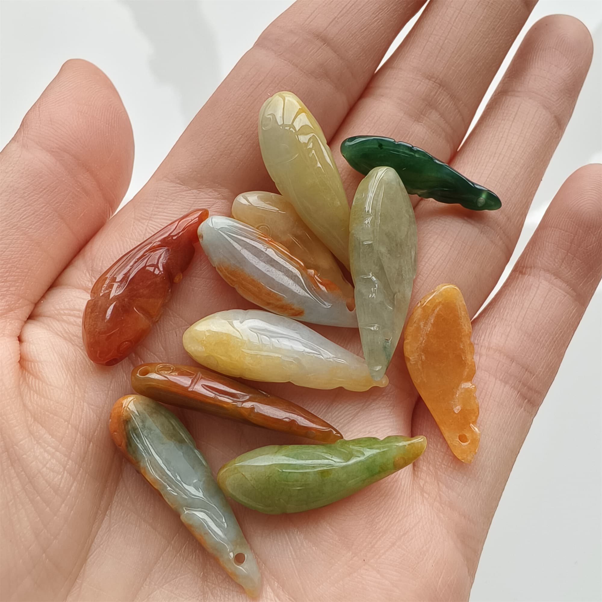 DDP 2pcs 21-28mm Natural Multi Color Burmese Jadeite Fish Beads