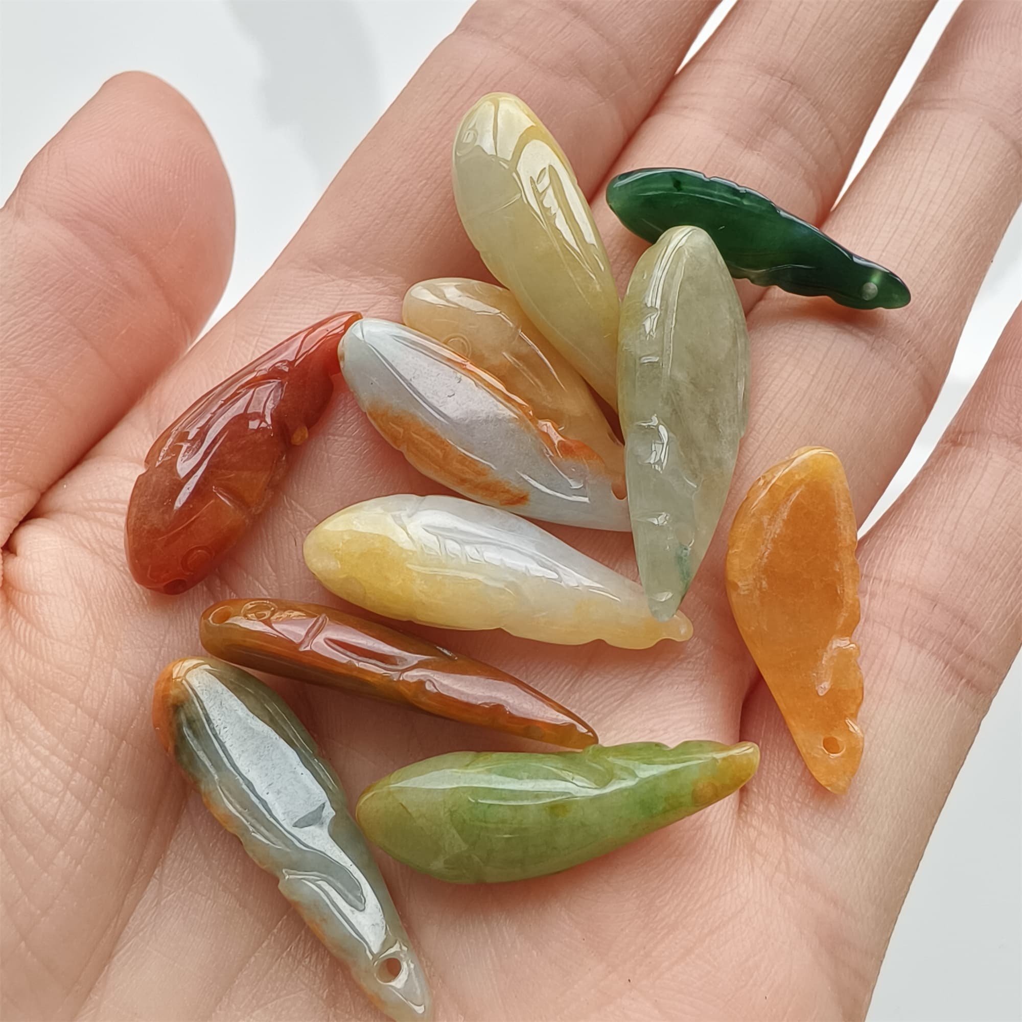 DDP 2pcs 21-28mm Natural Multi Color Burmese Jadeite Fish Beads