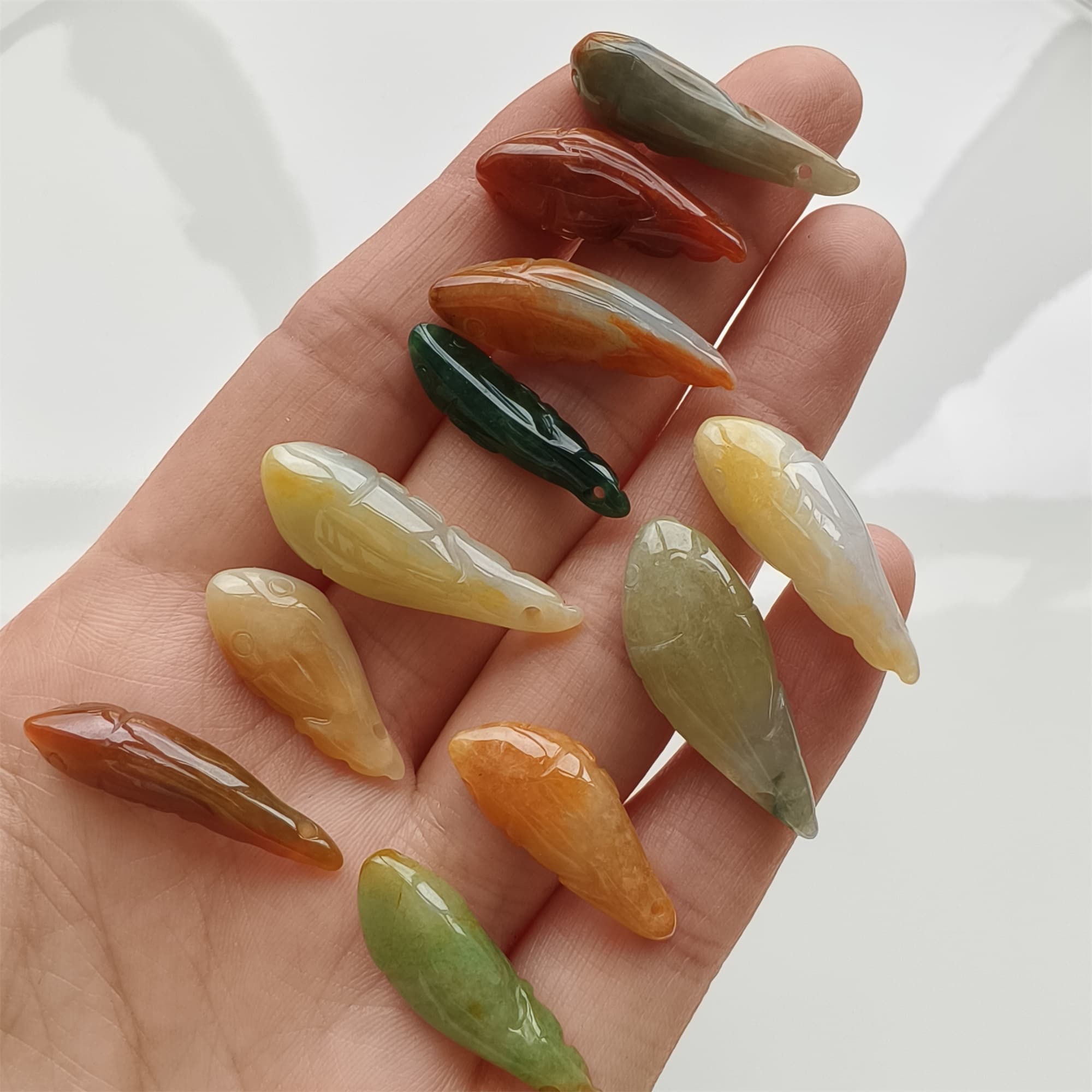 DDP 2pcs 21-28mm Natural Multi Color Burmese Jadeite Fish Beads