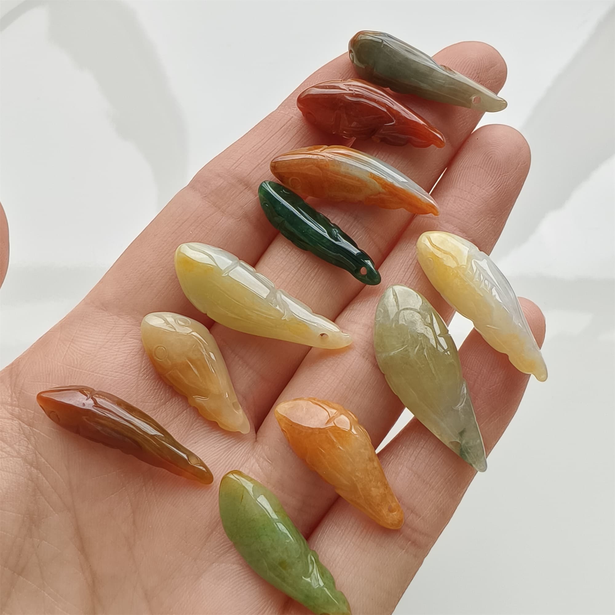 DDP 2pcs 21-28mm Natural Multi Color Burmese Jadeite Fish Beads