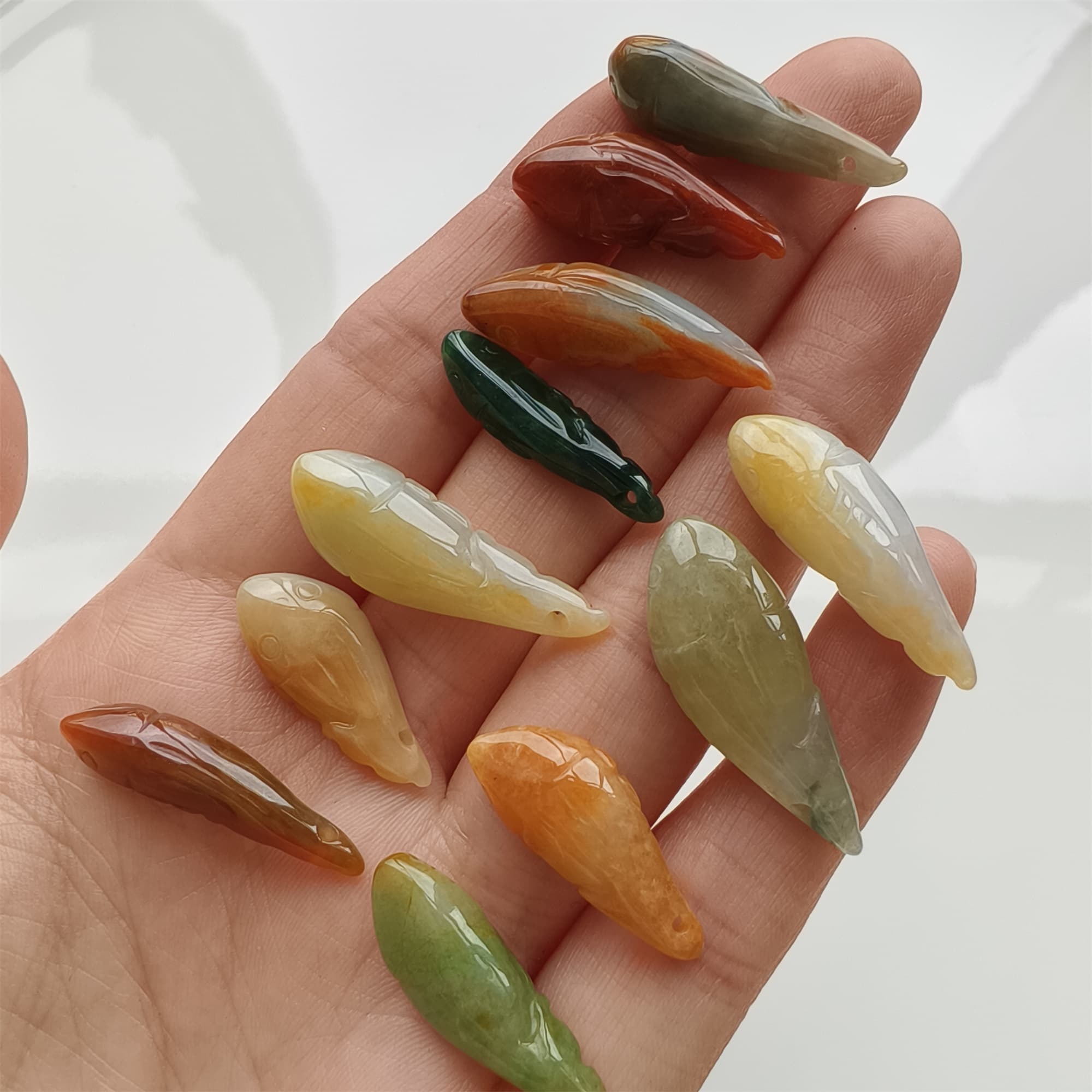 DDP 2pcs 21-28mm Natural Multi Color Burmese Jadeite Fish Beads