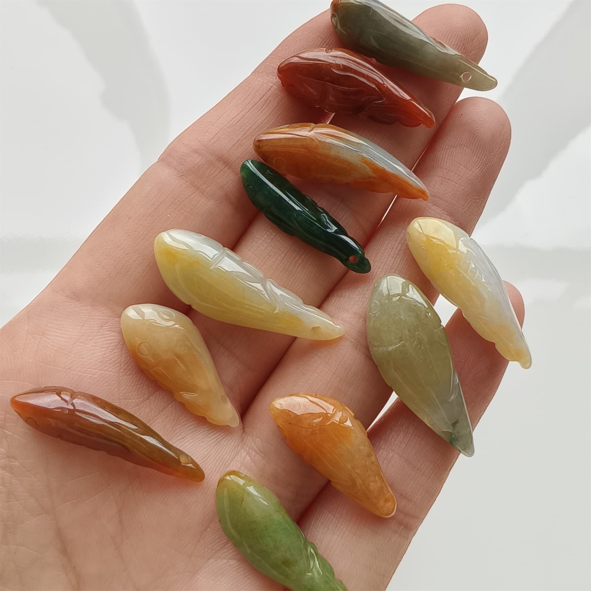 DDP 2pcs 21-28mm Natural Multi Color Burmese Jadeite Fish Beads