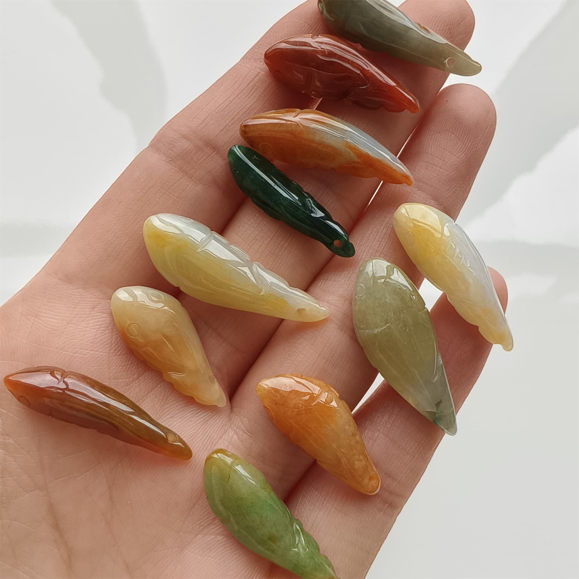 DDP 2pcs 21-28mm Natural Multi Color Burmese Jadeite Fish Beads