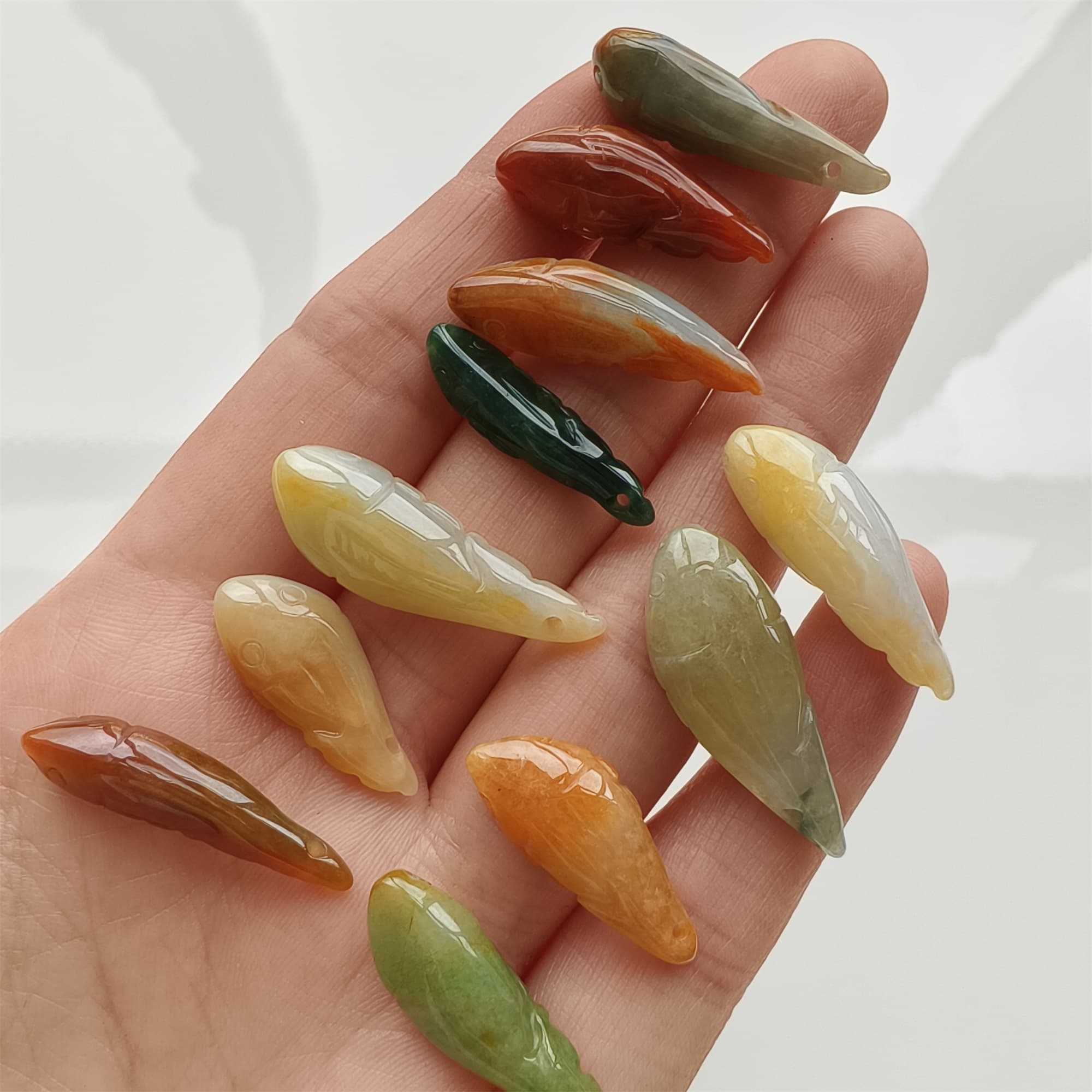 DDP 2pcs 21-28mm Natural Multi Color Burmese Jadeite Fish Beads