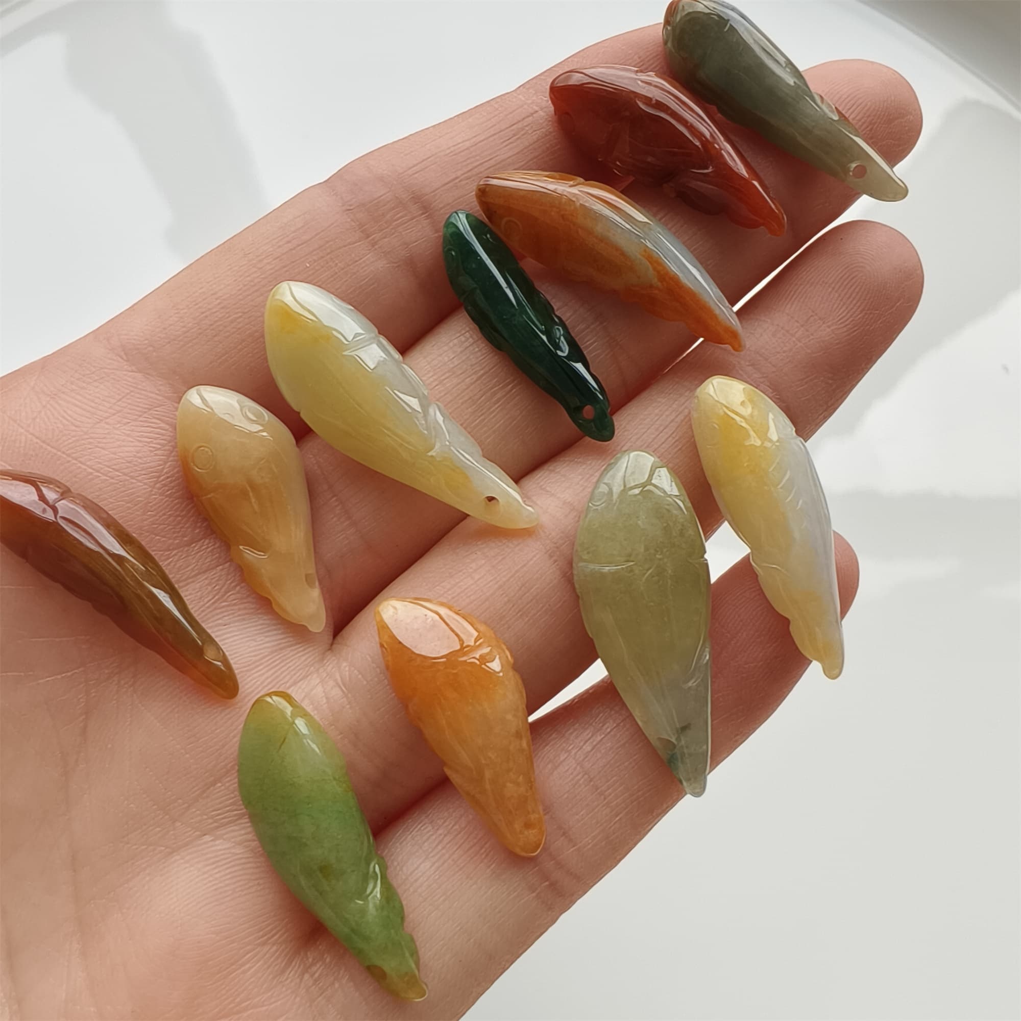 DDP 2pcs 21-28mm Natural Multi Color Burmese Jadeite Fish Beads