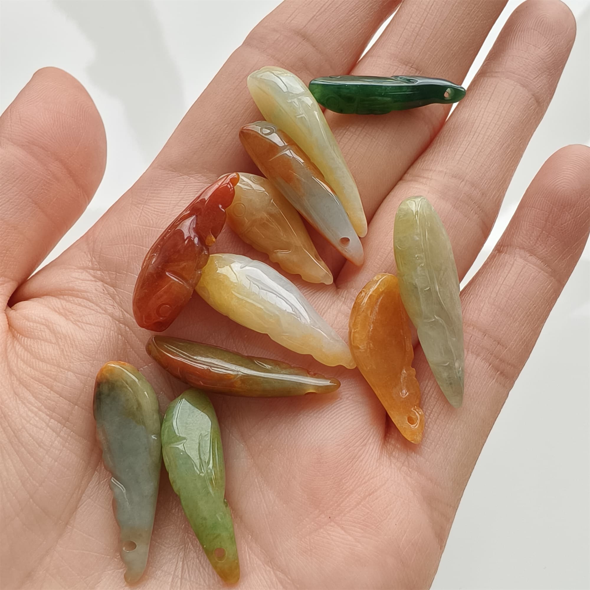 DDP 2pcs 21-28mm Natural Multi Color Burmese Jadeite Fish Beads
