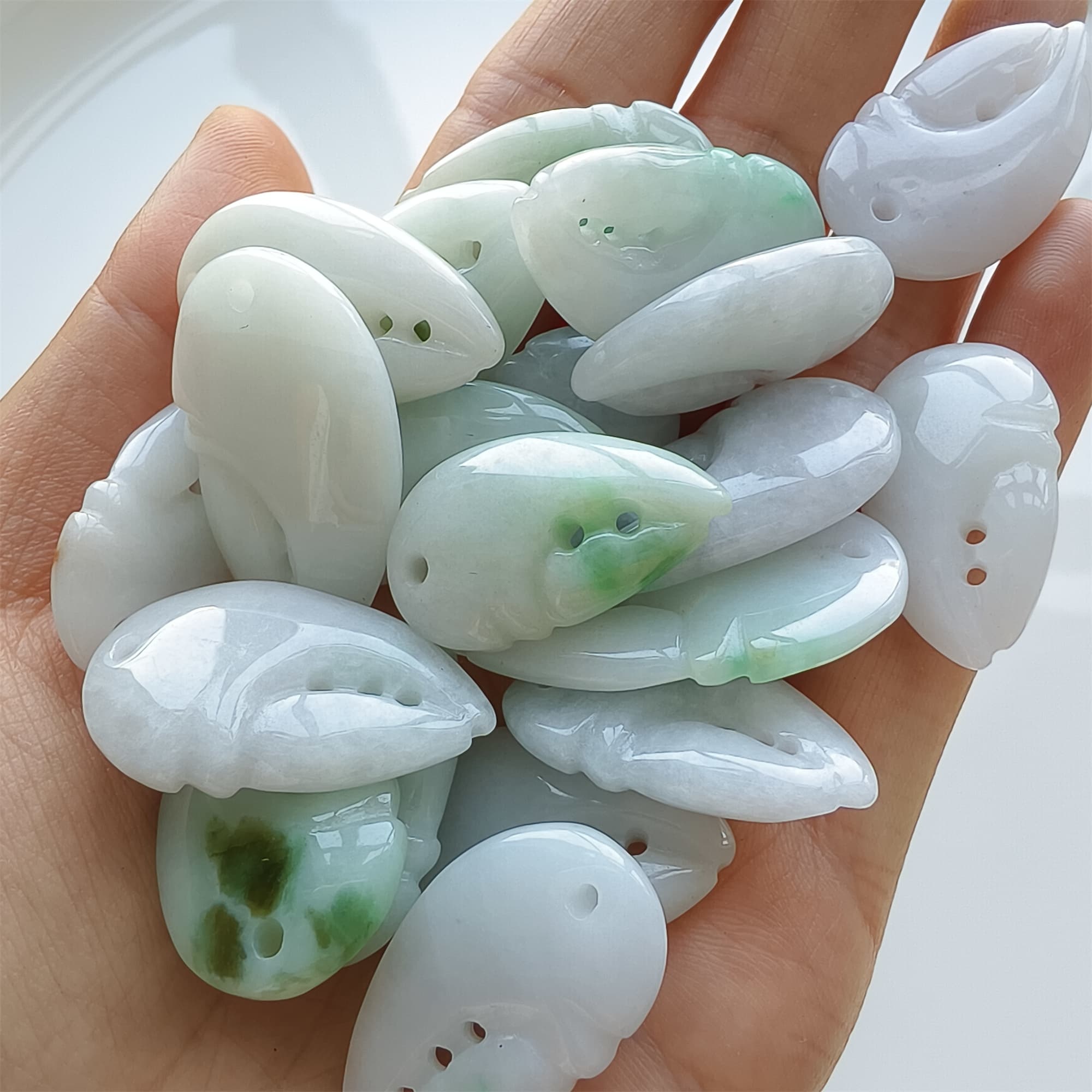 DDP 2pcs 24.5-34mm Natural Certificated Type A Icy Green White Burmese Jadeite Crab Claw Beads