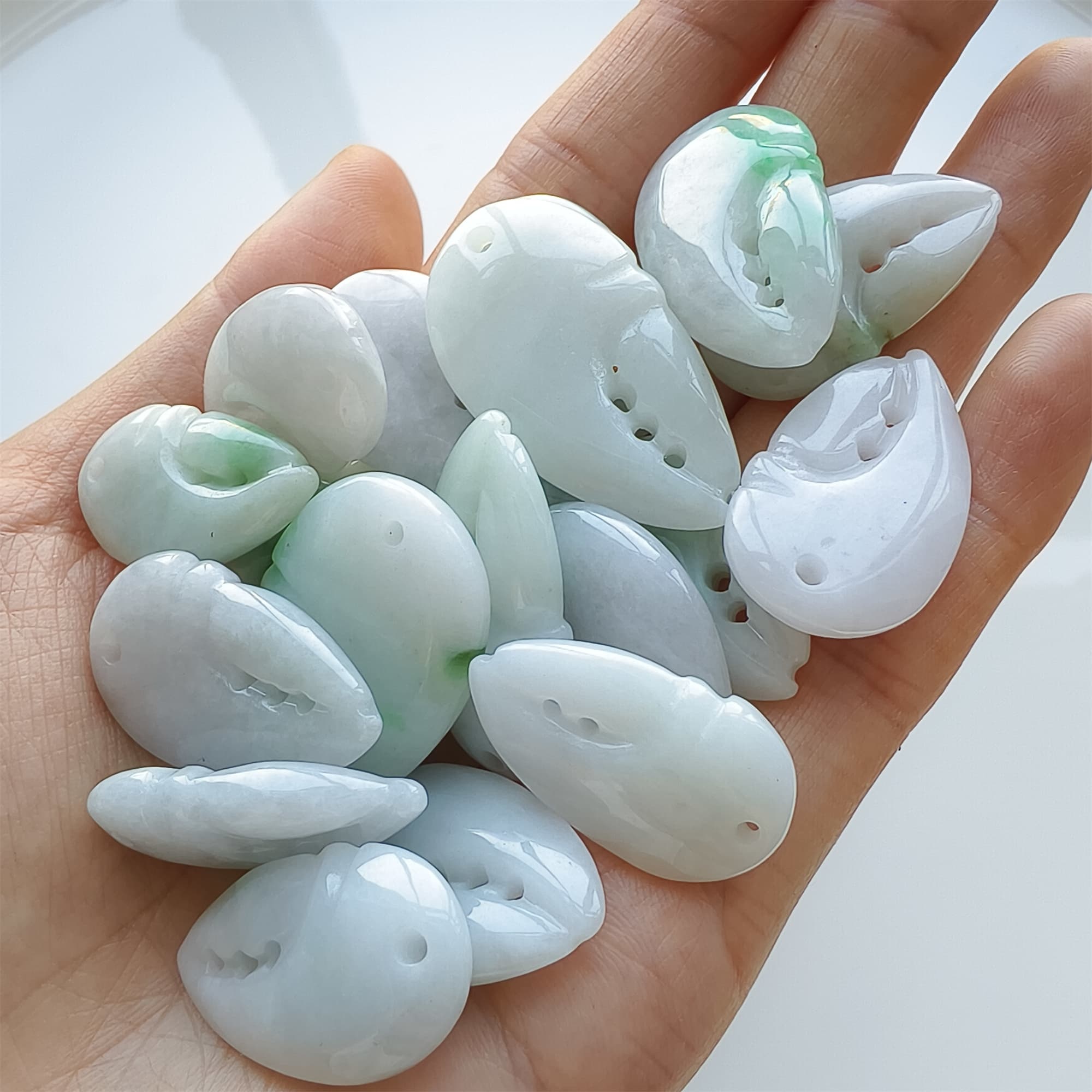 DDP 2pcs 24.5-34mm Natural Certificated Type A Icy Green White Burmese Jadeite Crab Claw Beads