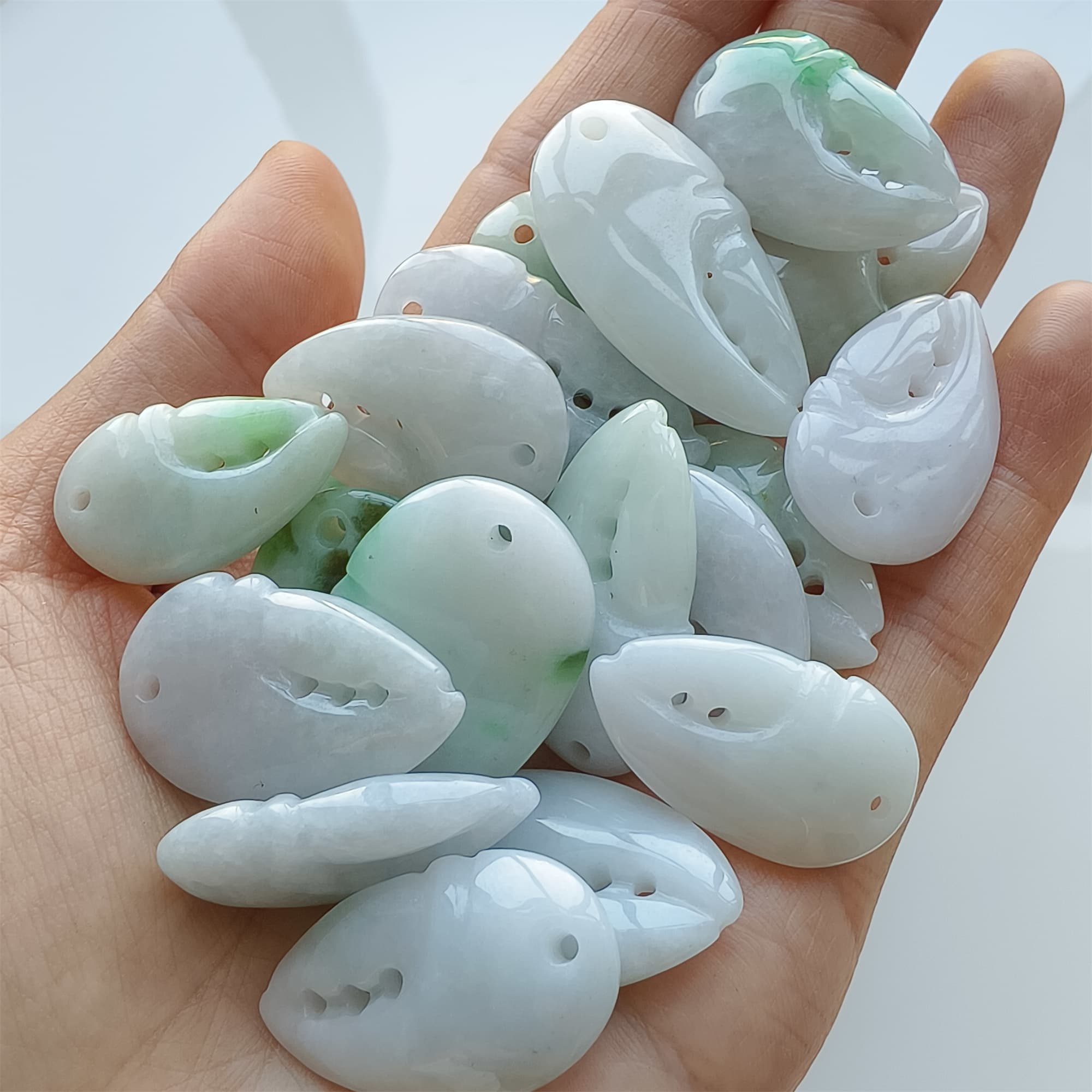 DDP 2pcs 24.5-34mm Natural Certificated Type A Icy Green White Burmese Jadeite Crab Claw Beads