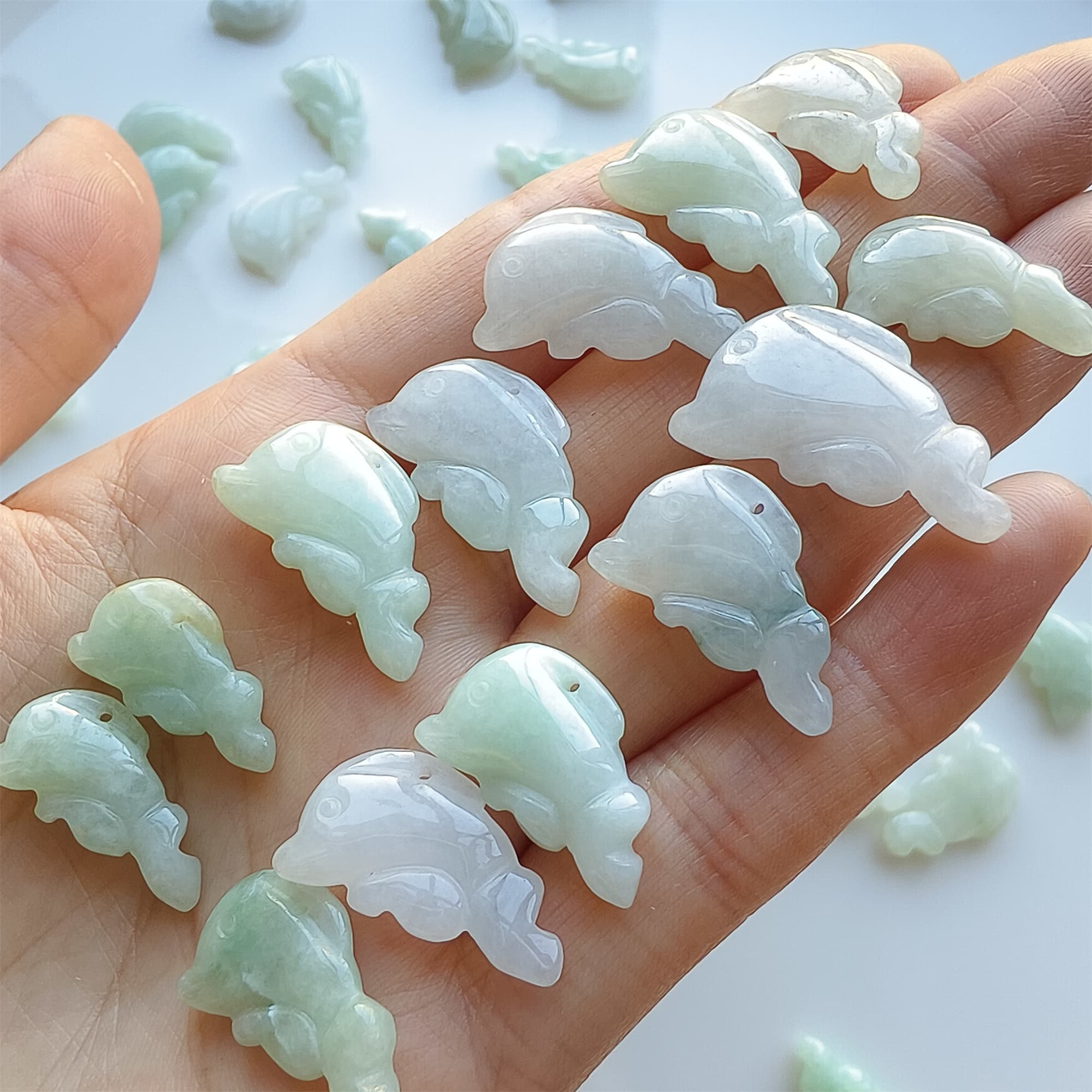 DDP 5pcs 19-25mm Natural Certificated Type A Green White Burmese Jadeite Dolphin Beads