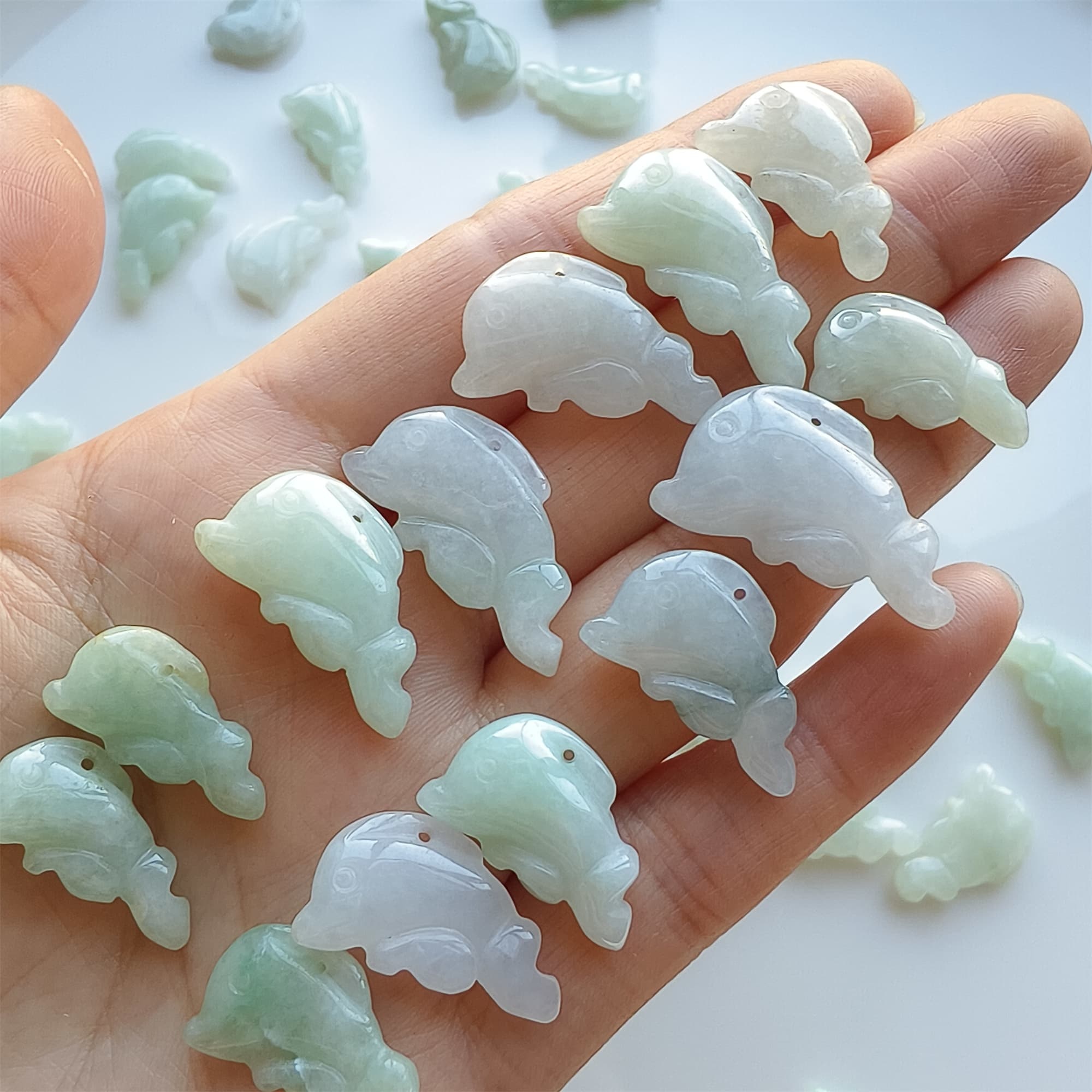 DDP 5pcs 19-25mm Natural Certificated Type A Green White Burmese Jadeite Dolphin Beads