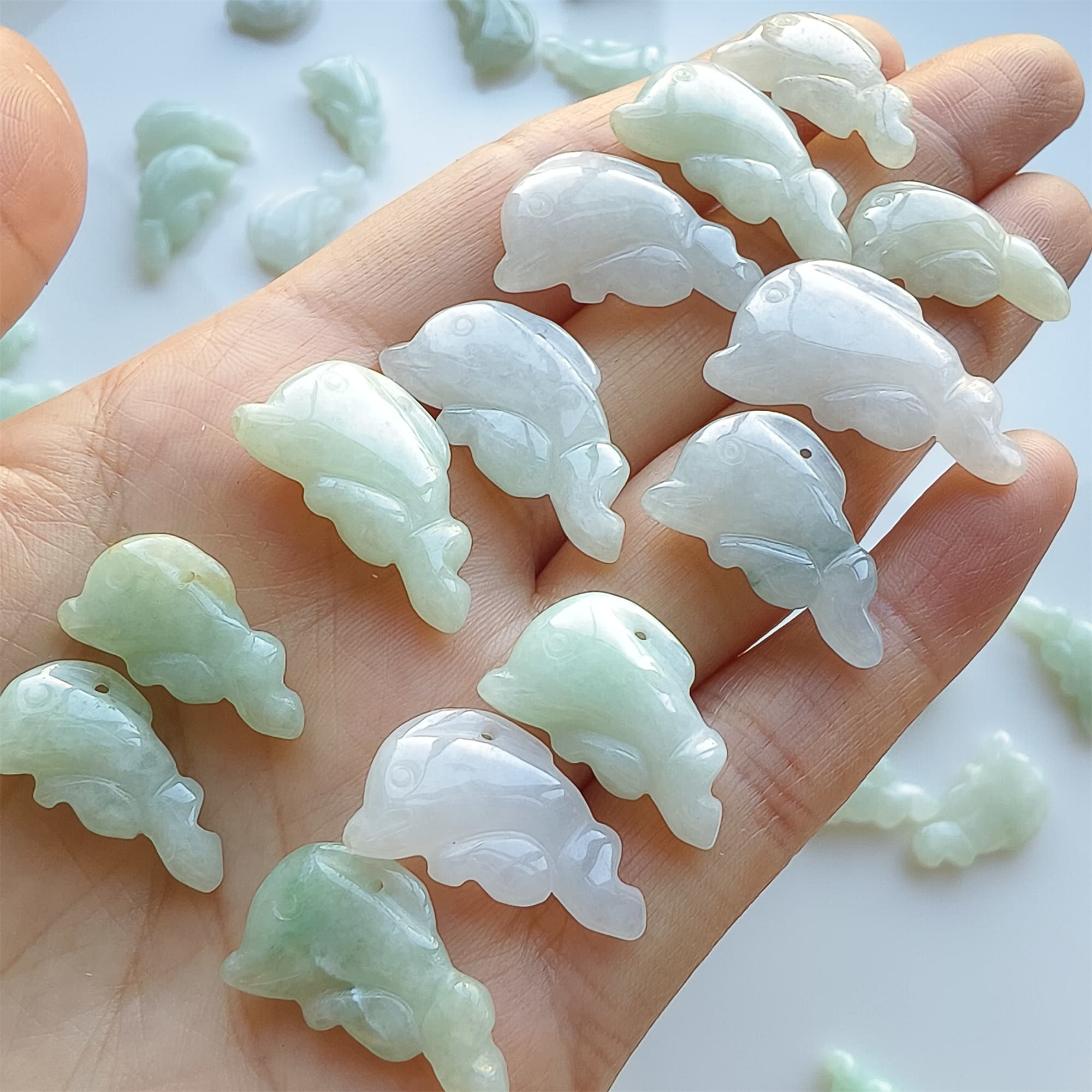 DDP 5pcs 19-25mm Natural Certificated Type A Green White Burmese Jadeite Dolphin Beads