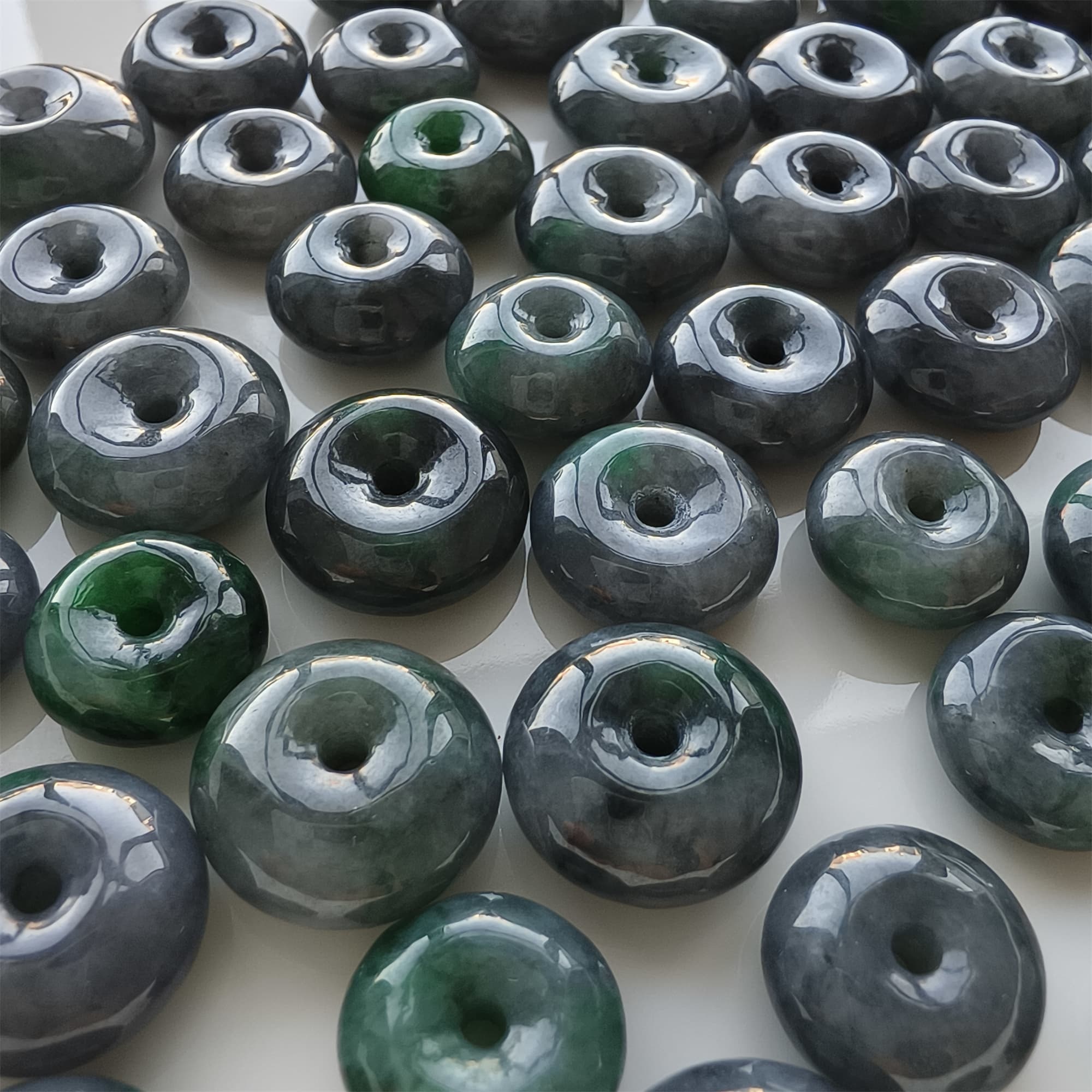 DDP 5mm 13-17.5mm Natural Type A Untreated Black Chicken Species Green Burmese Jadeite Safety Buckle Beads