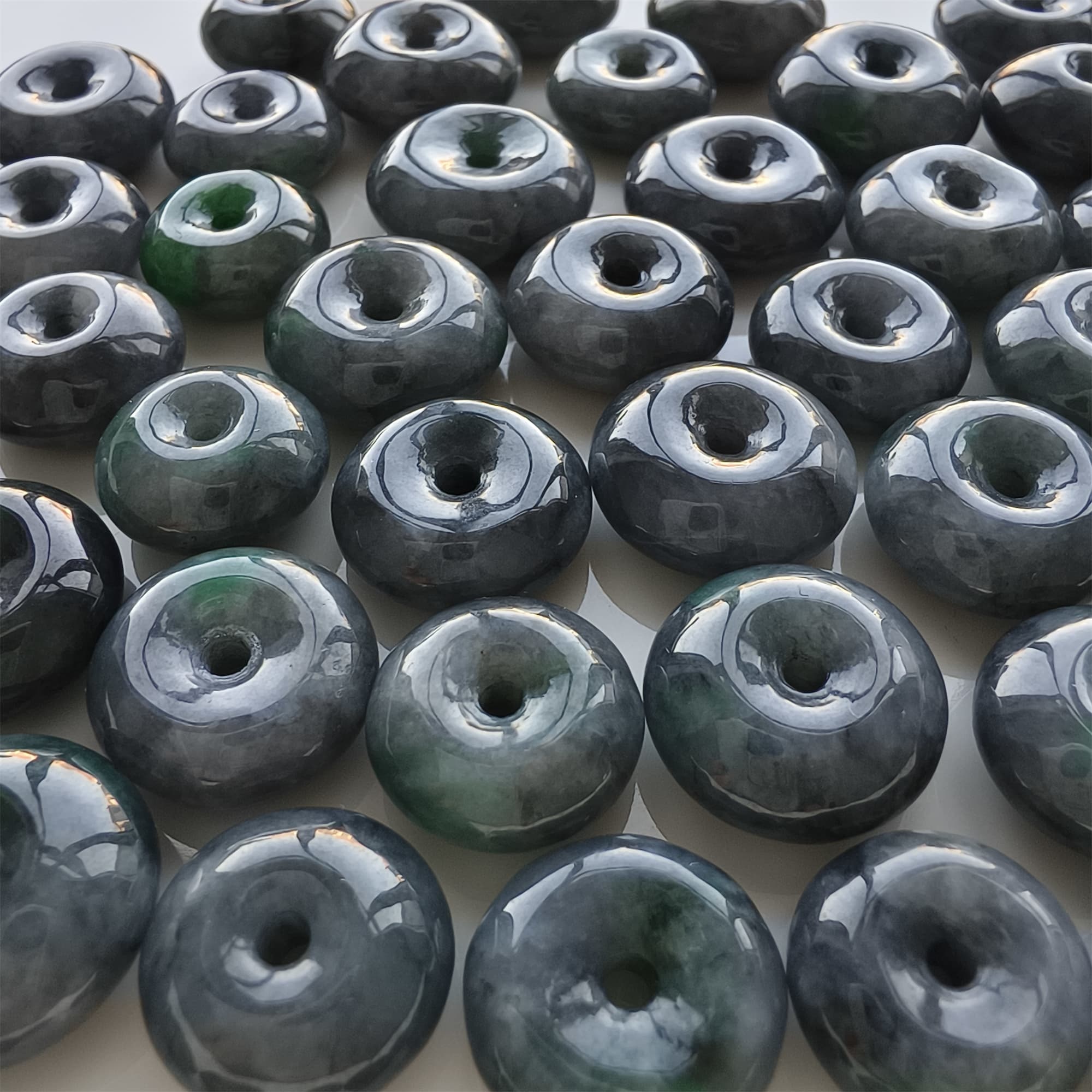 DDP 5mm 13-17.5mm Natural Type A Untreated Black Chicken Species Green Burmese Jadeite Safety Buckle Beads