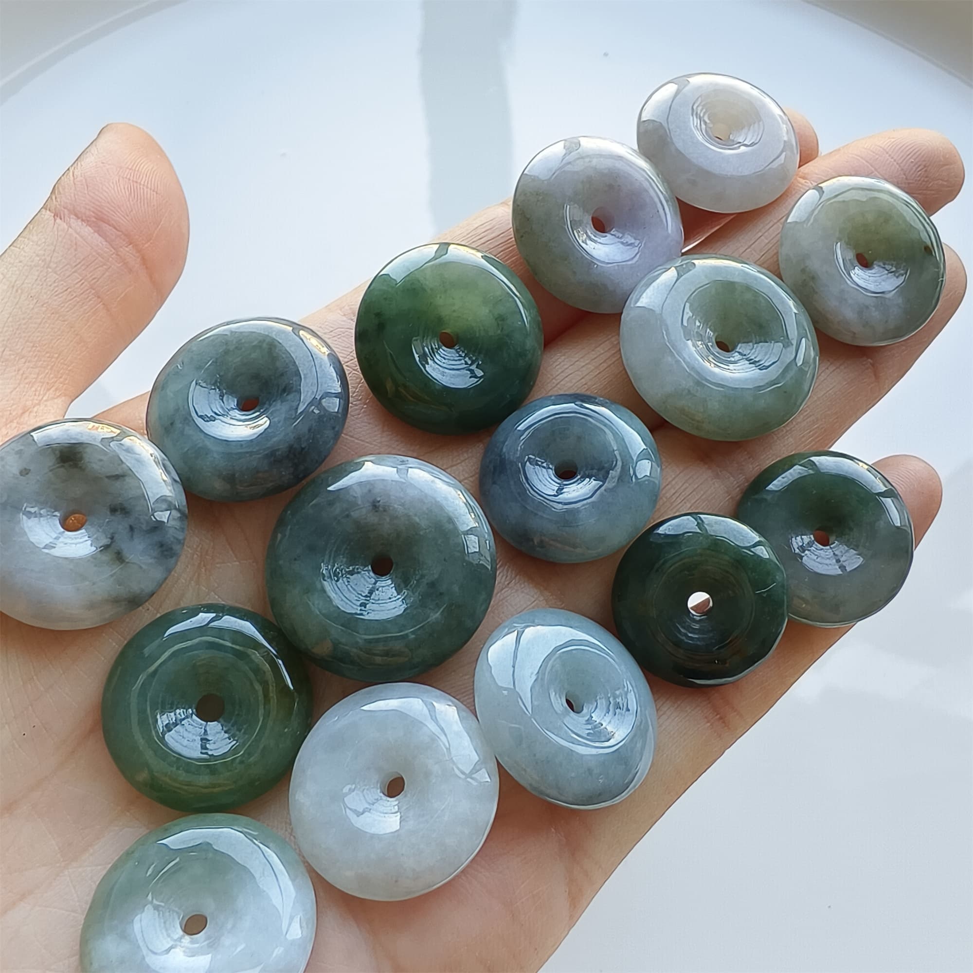 DDP 5pcs 17-22mm Natural Certificated Type A Green White Burmese Jadeite Safety Buckle Beads