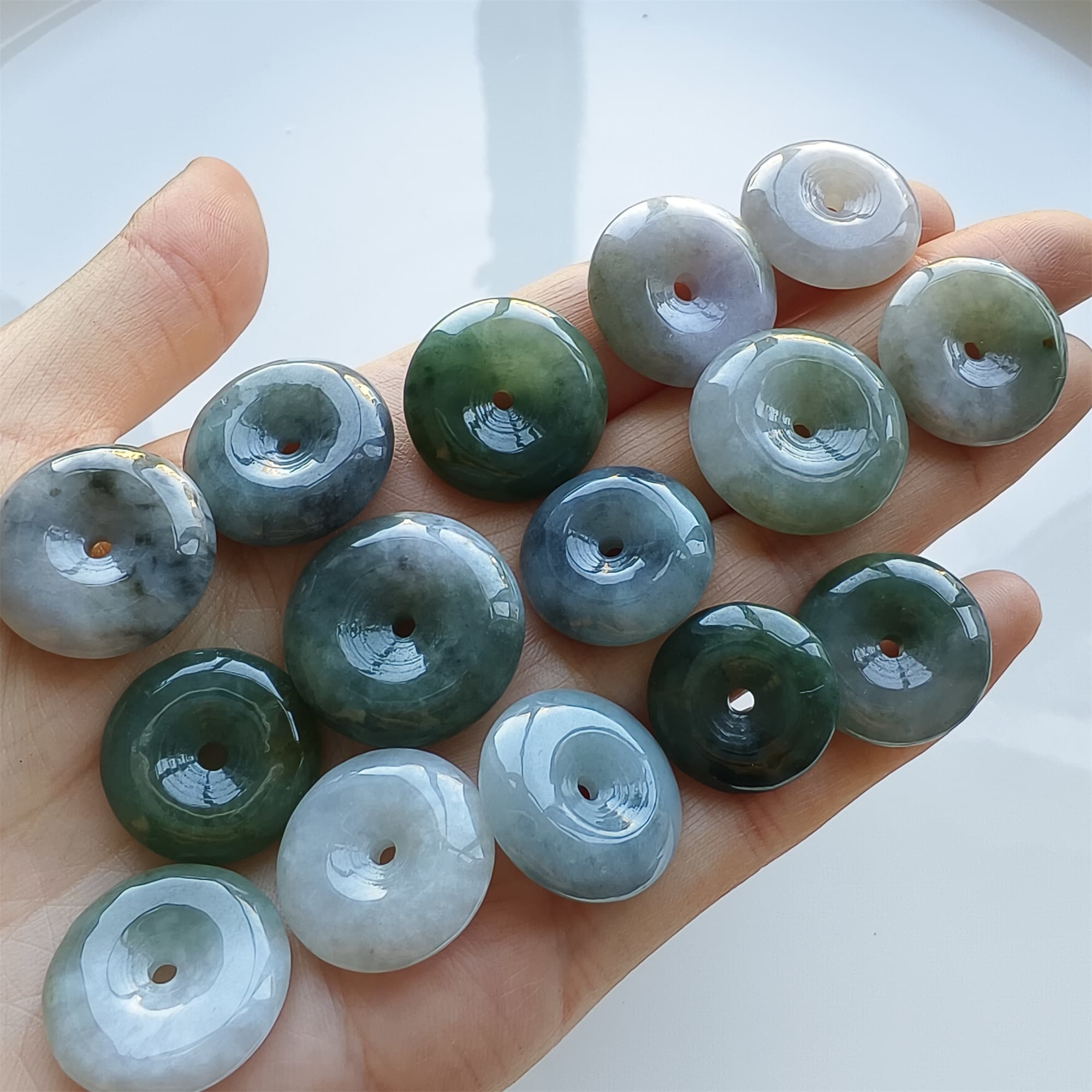DDP 5pcs 17-22mm Natural Certificated Type A Green White Burmese Jadeite Safety Buckle Beads