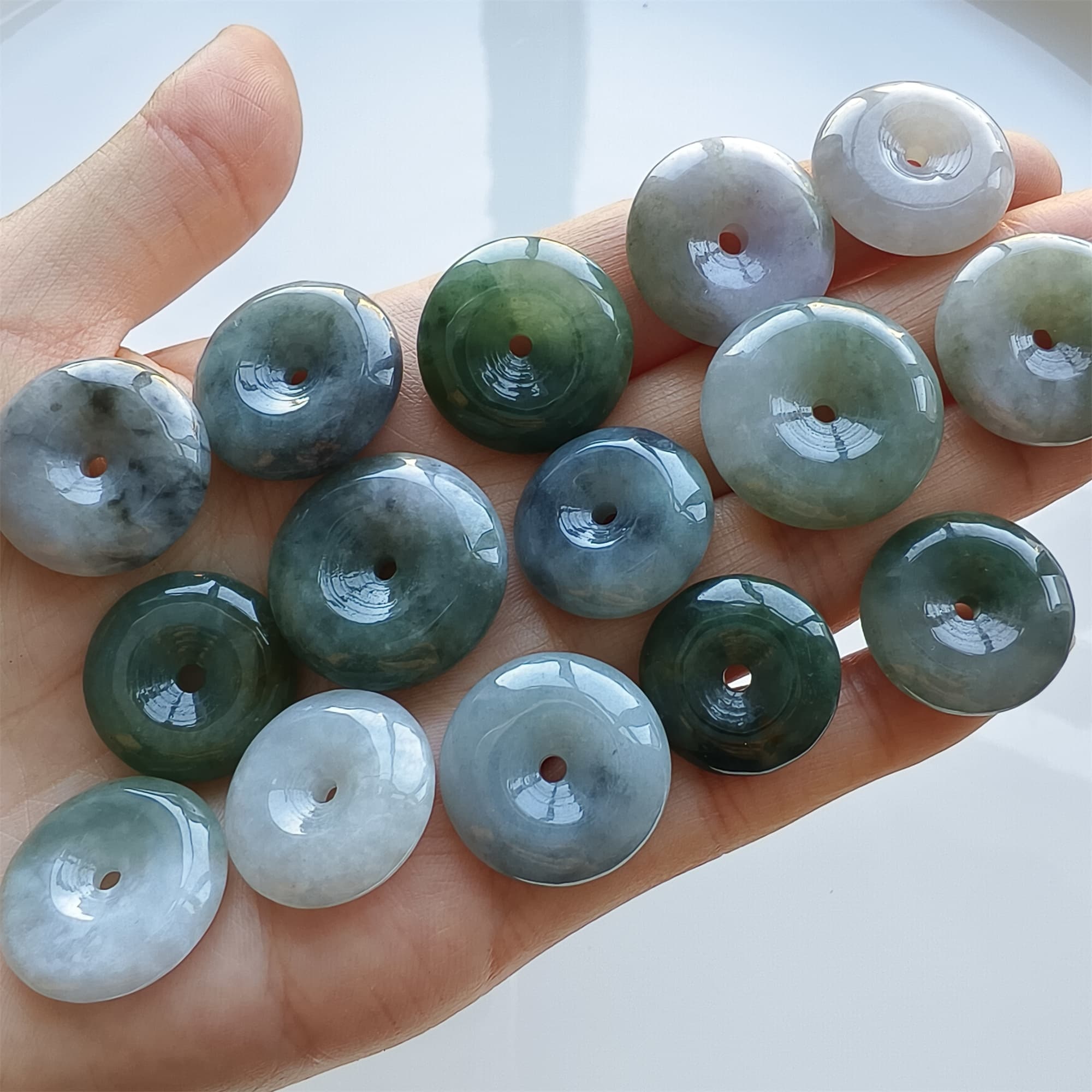 DDP 5pcs 17-22mm Natural Certificated Type A Green White Burmese Jadeite Safety Buckle Beads