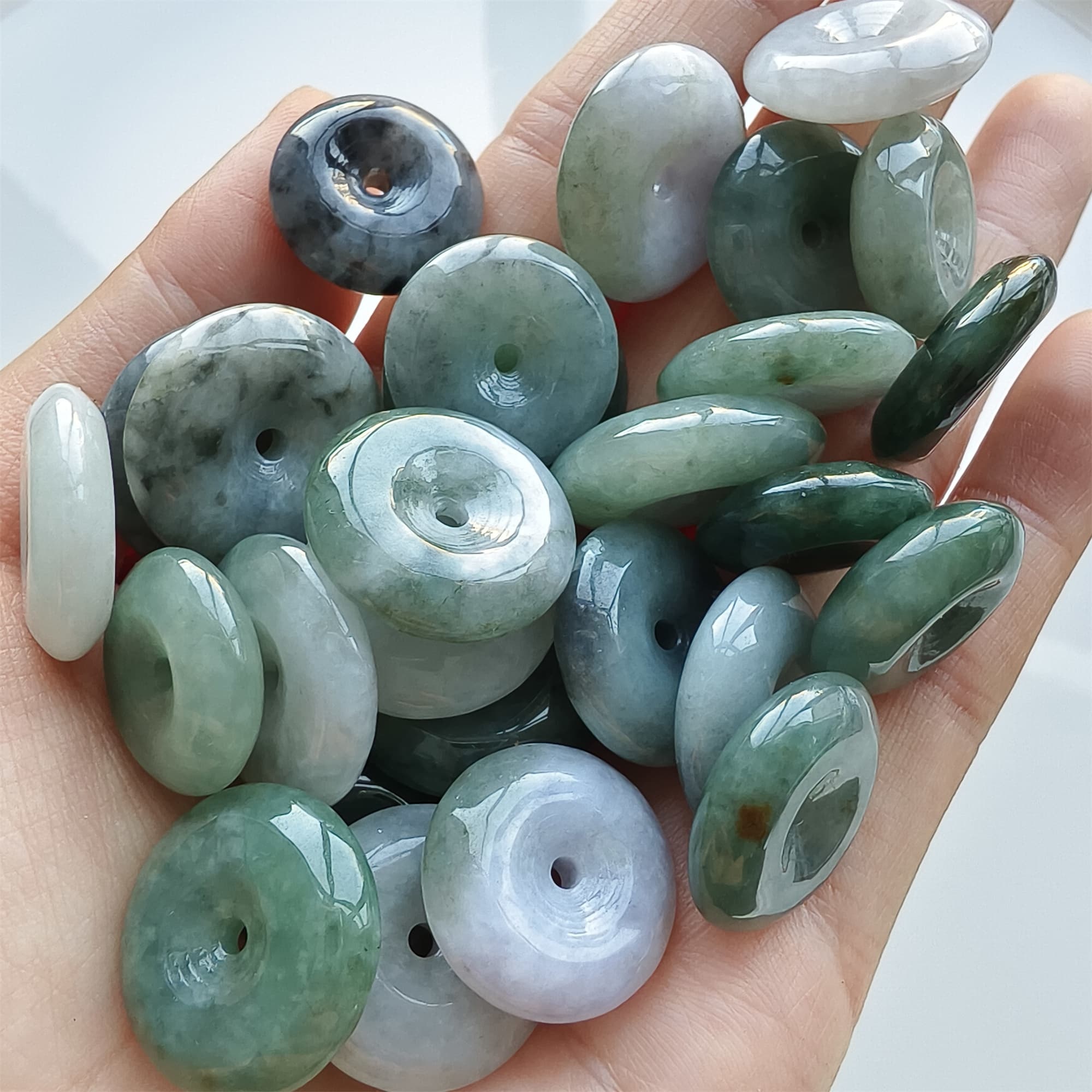 DDP 5pcs 17-22mm Natural Certificated Type A Green White Burmese Jadeite Safety Buckle Beads