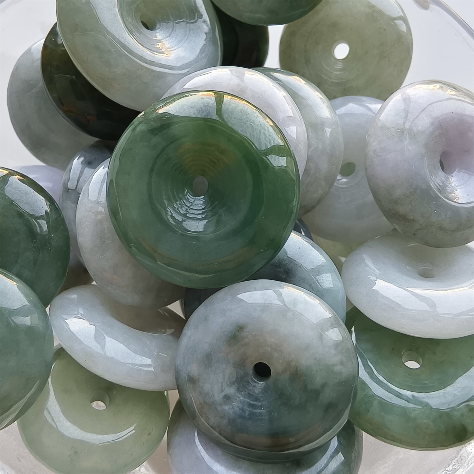 DDP 5pcs 17-22mm Natural Certificated Type A Green White Burmese Jadeite Safety Buckle Beads