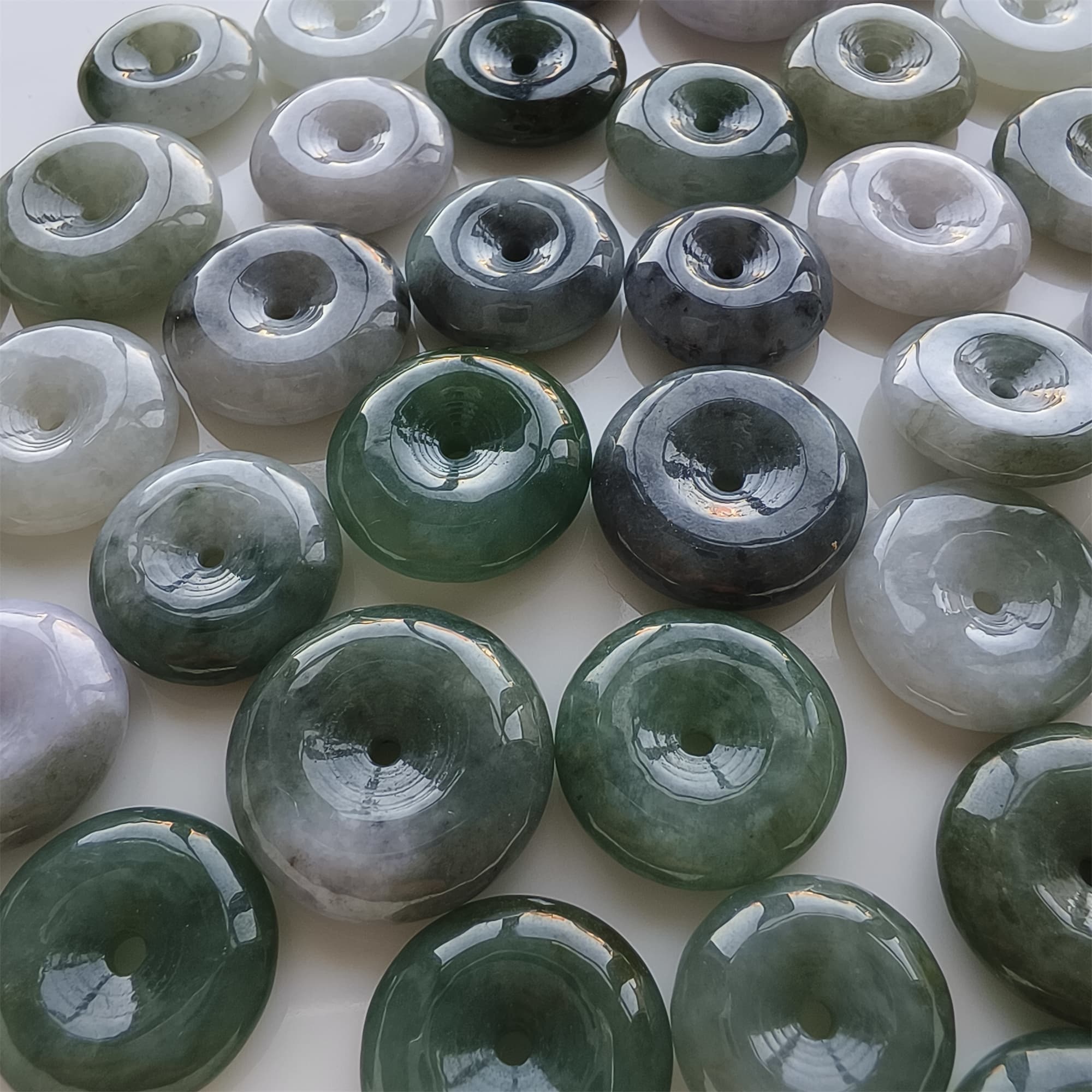 DDP 5pcs 17-22mm Natural Certificated Type A Green White Burmese Jadeite Safety Buckle Beads