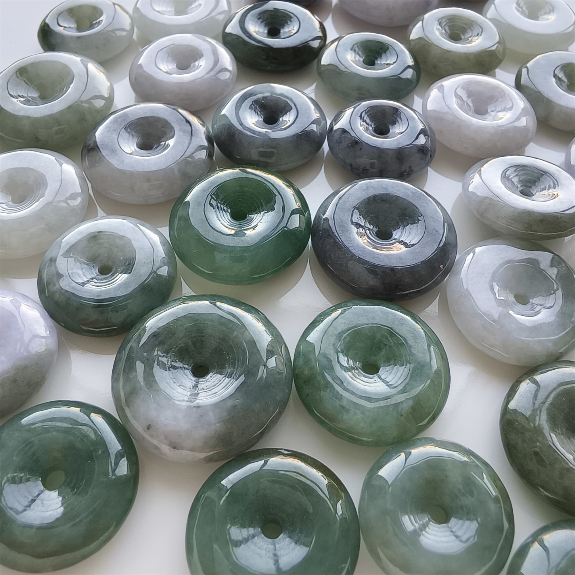 DDP 5pcs 17-22mm Natural Certificated Type A Green White Burmese Jadeite Safety Buckle Beads