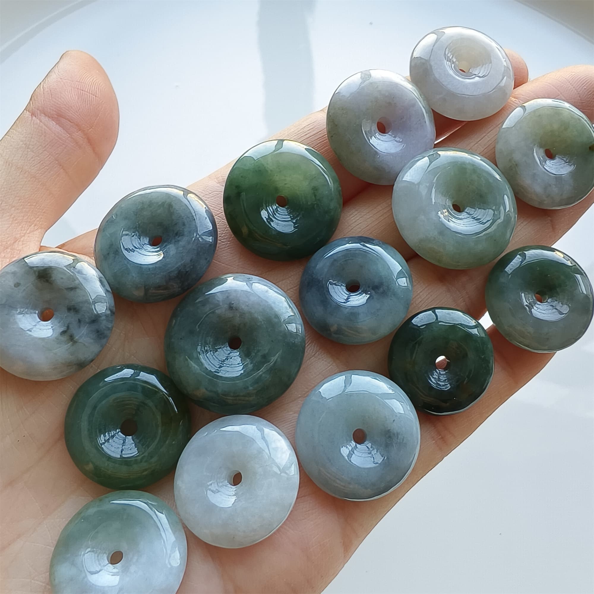 DDP 5pcs 17-22mm Natural Certificated Type A Green White Burmese Jadeite Safety Buckle Beads