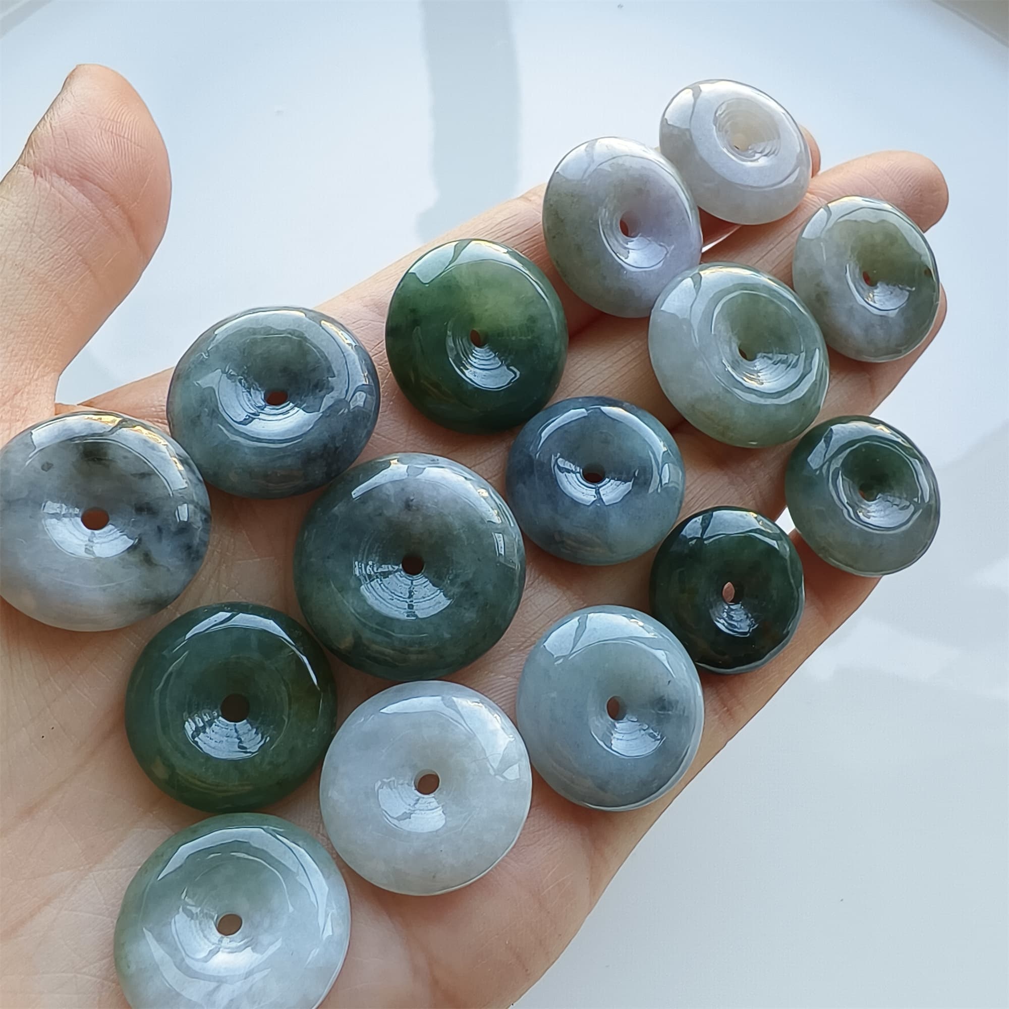 DDP 5pcs 17-22mm Natural Certificated Type A Green White Burmese Jadeite Safety Buckle Beads