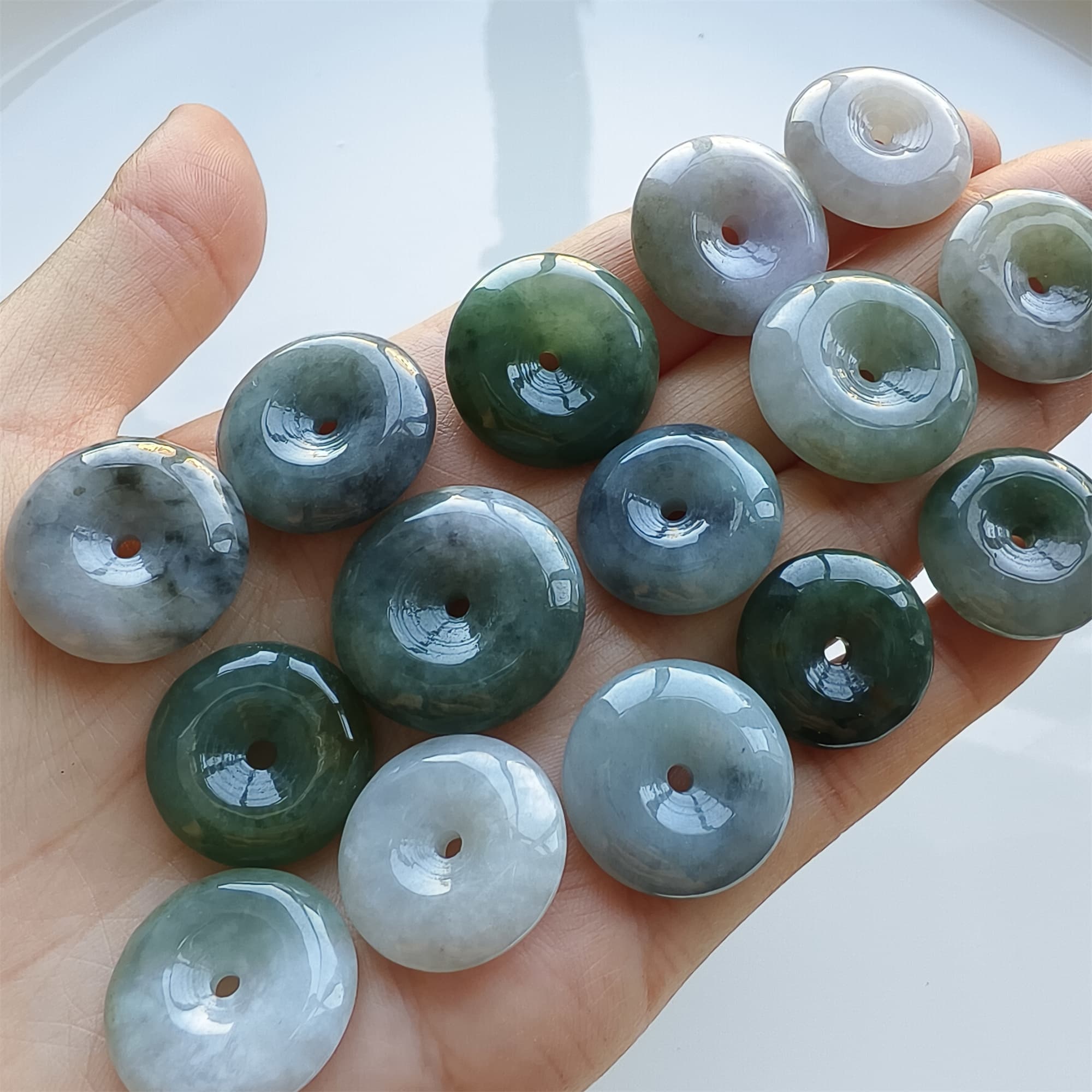 DDP 5pcs 17-22mm Natural Certificated Type A Green White Burmese Jadeite Safety Buckle Beads