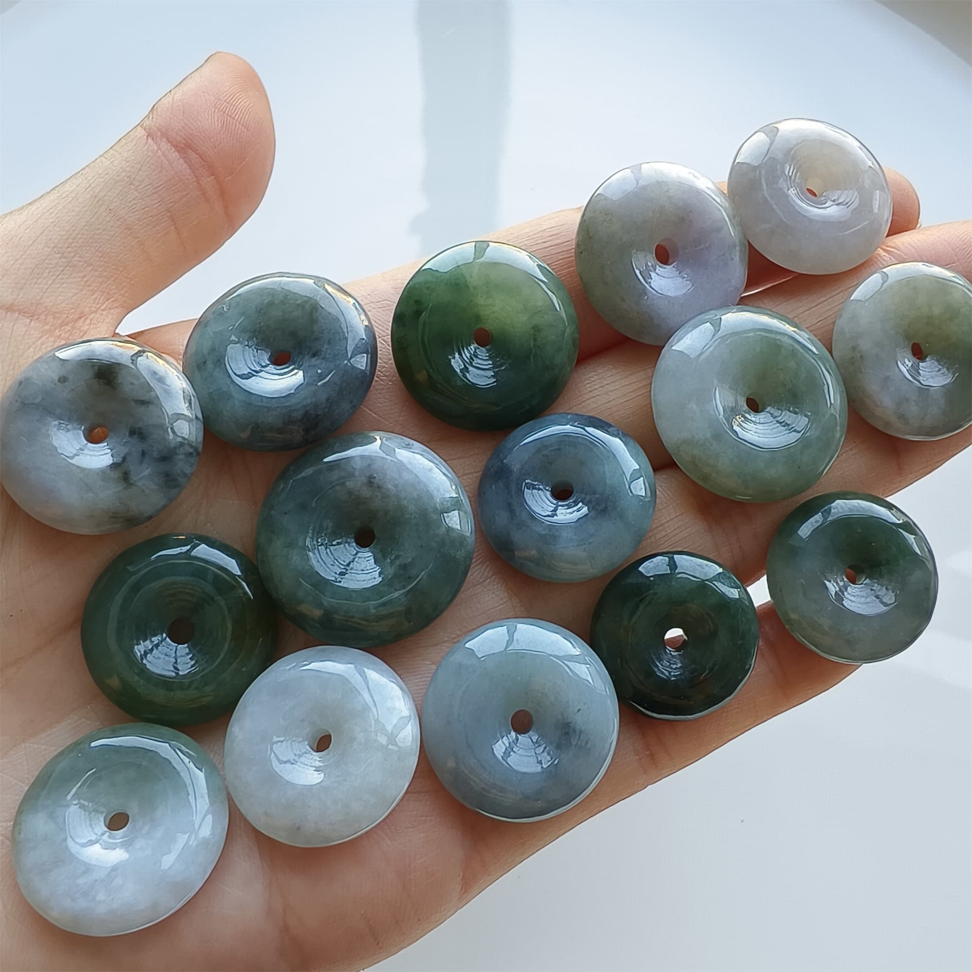 DDP 5pcs 17-22mm Natural Certificated Type A Green White Burmese Jadeite Safety Buckle Beads