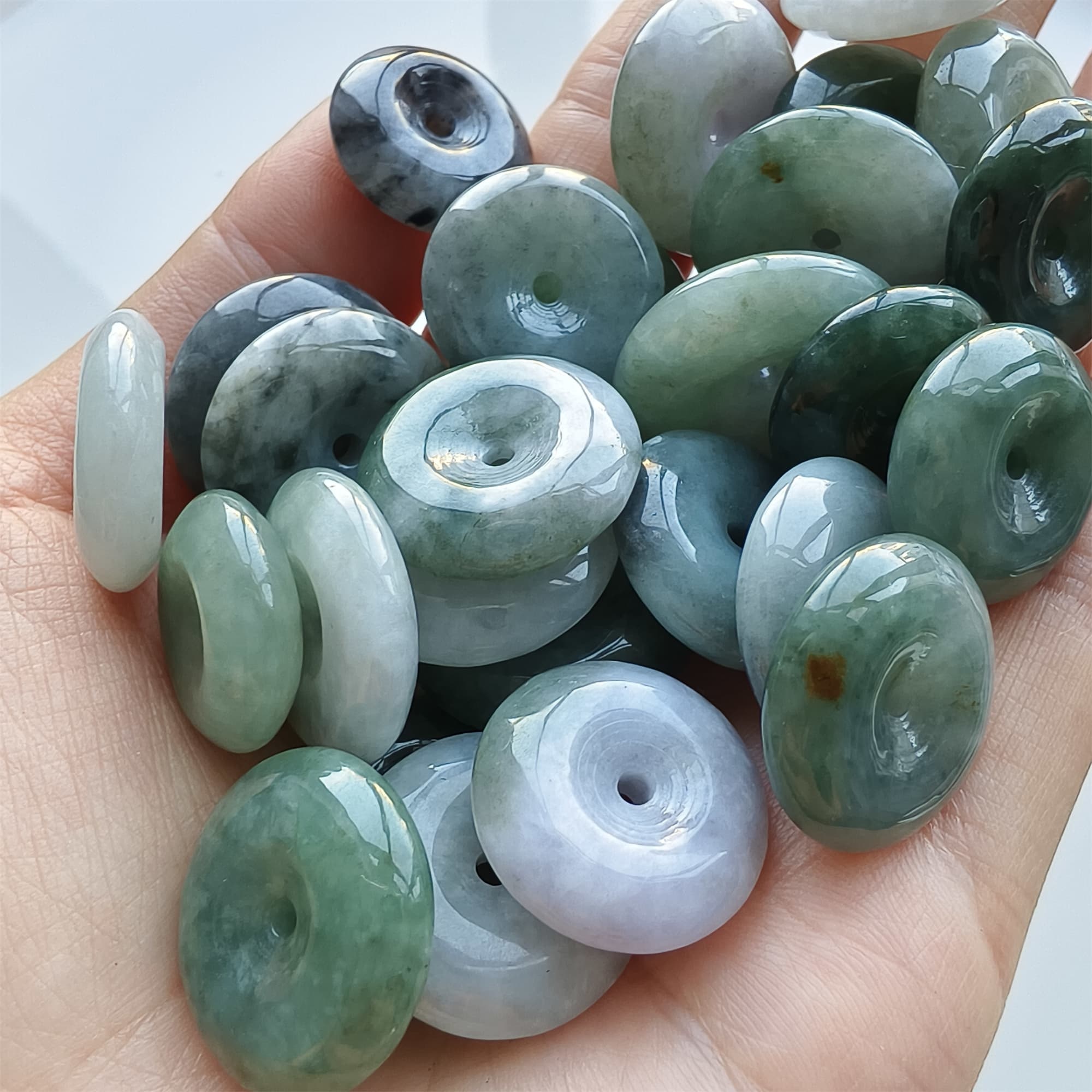 DDP 5pcs 17-22mm Natural Certificated Type A Green White Burmese Jadeite Safety Buckle Beads