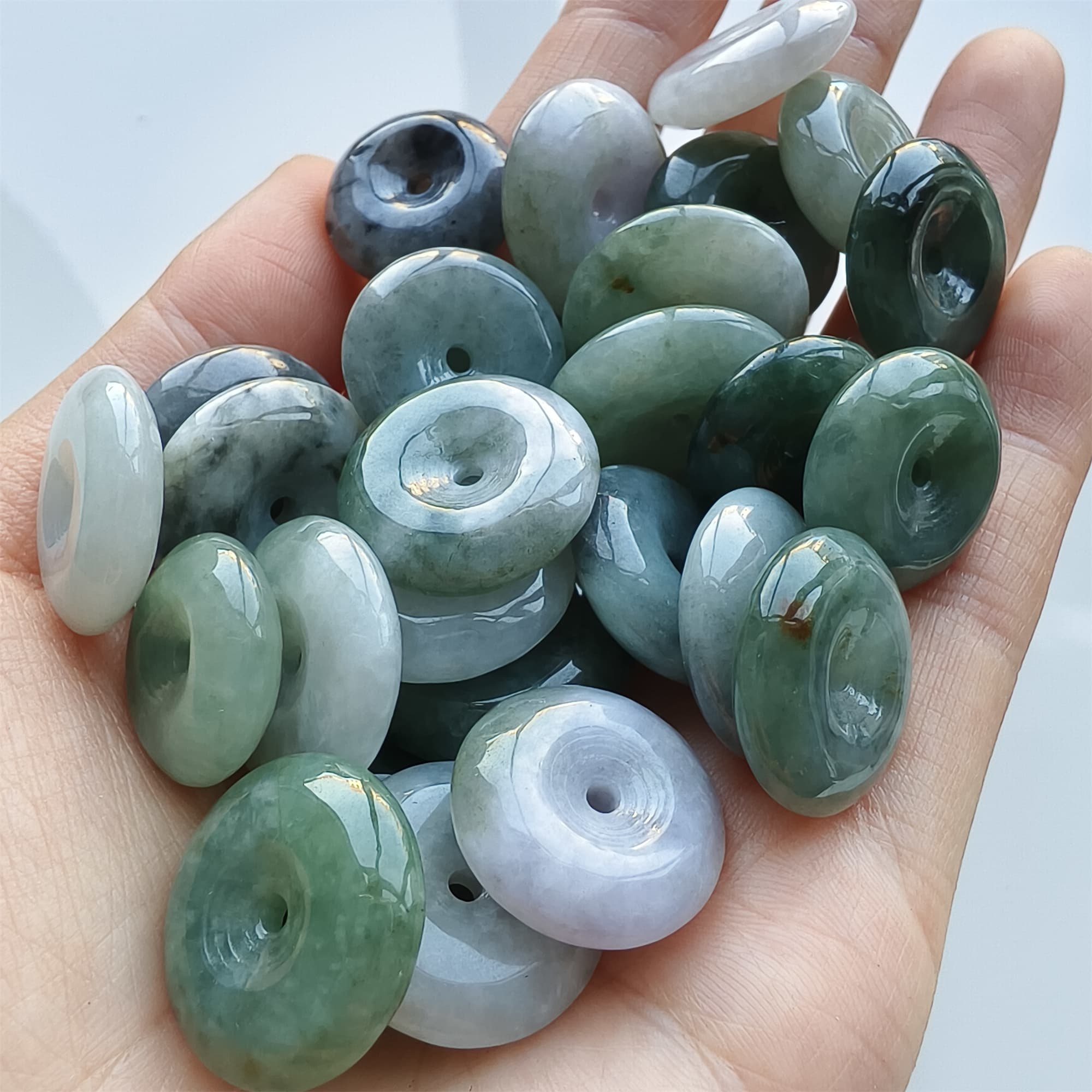 DDP 5pcs 17-22mm Natural Certificated Type A Green White Burmese Jadeite Safety Buckle Beads