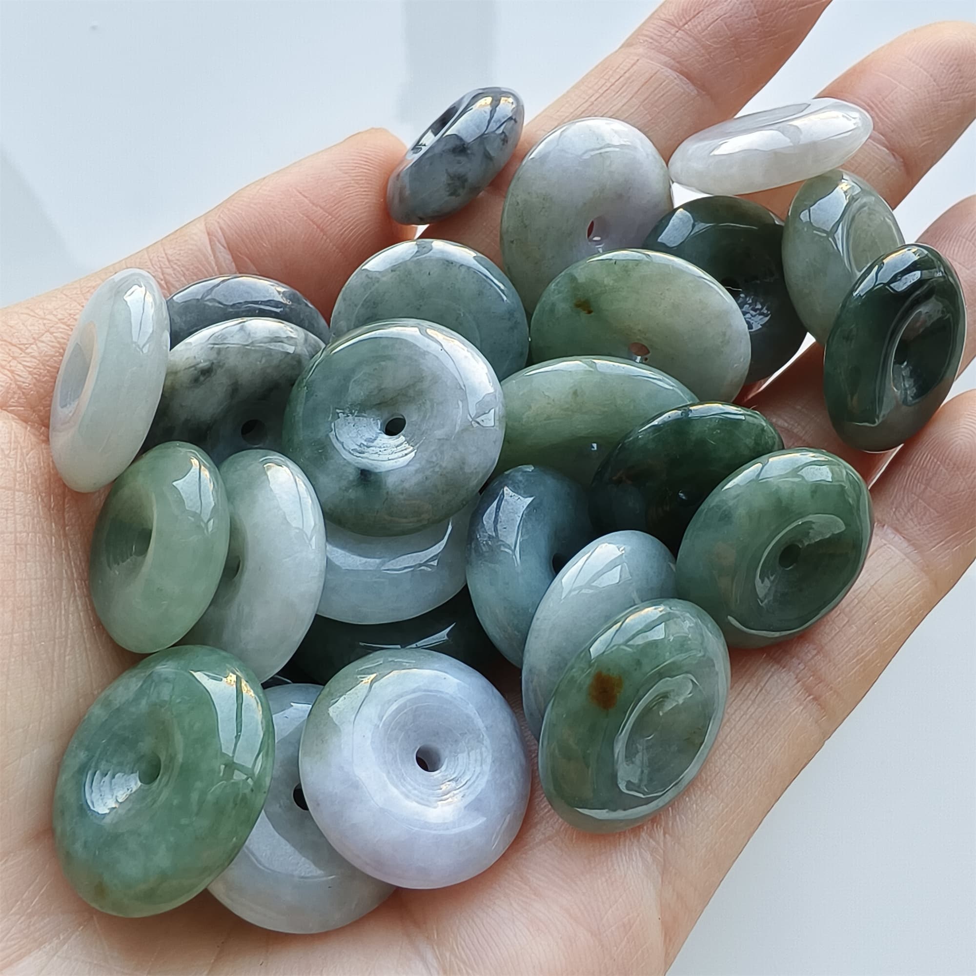 DDP 5pcs 17-22mm Natural Certificated Type A Green White Burmese Jadeite Safety Buckle Beads
