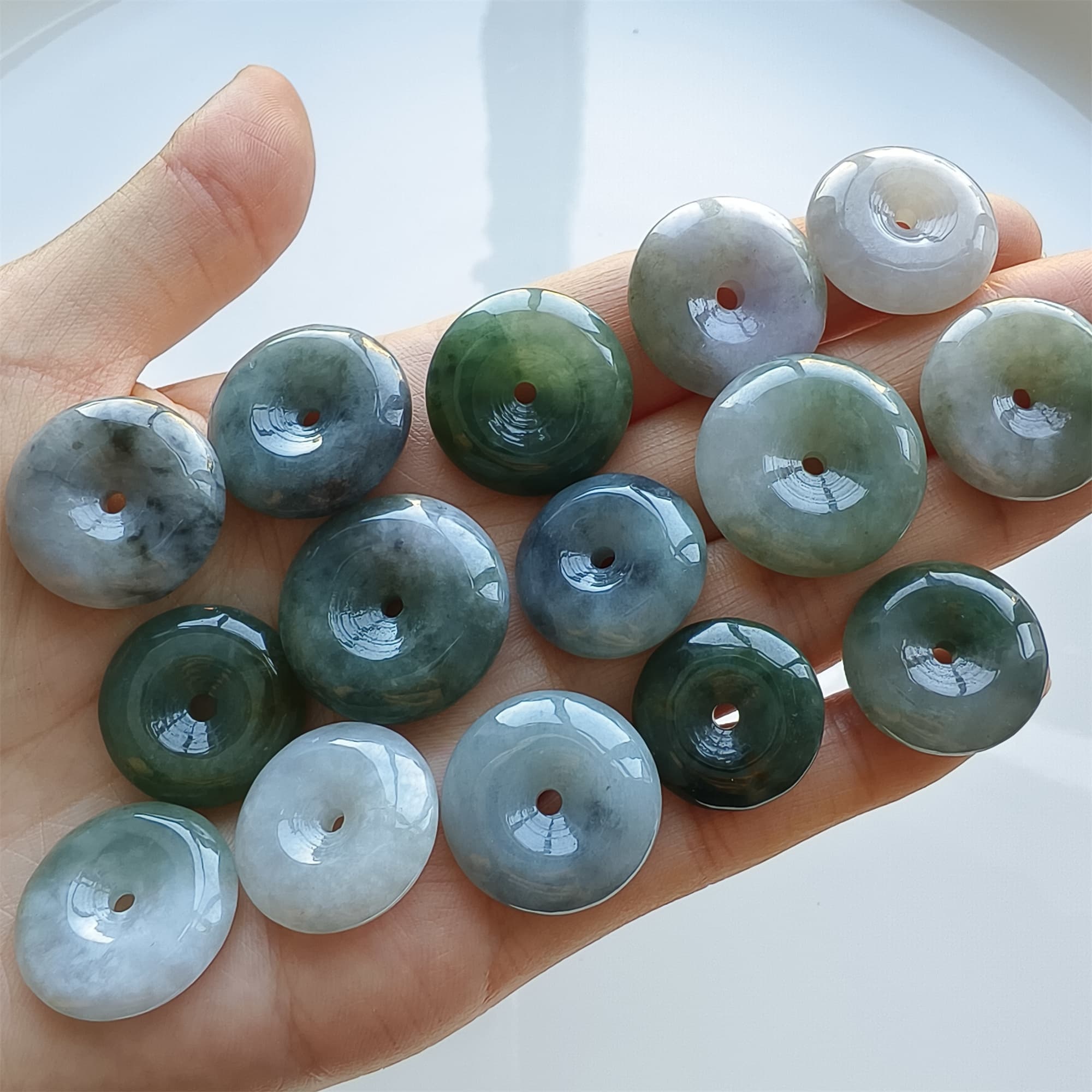 DDP 5pcs 17-22mm Natural Certificated Type A Green White Burmese Jadeite Safety Buckle Beads