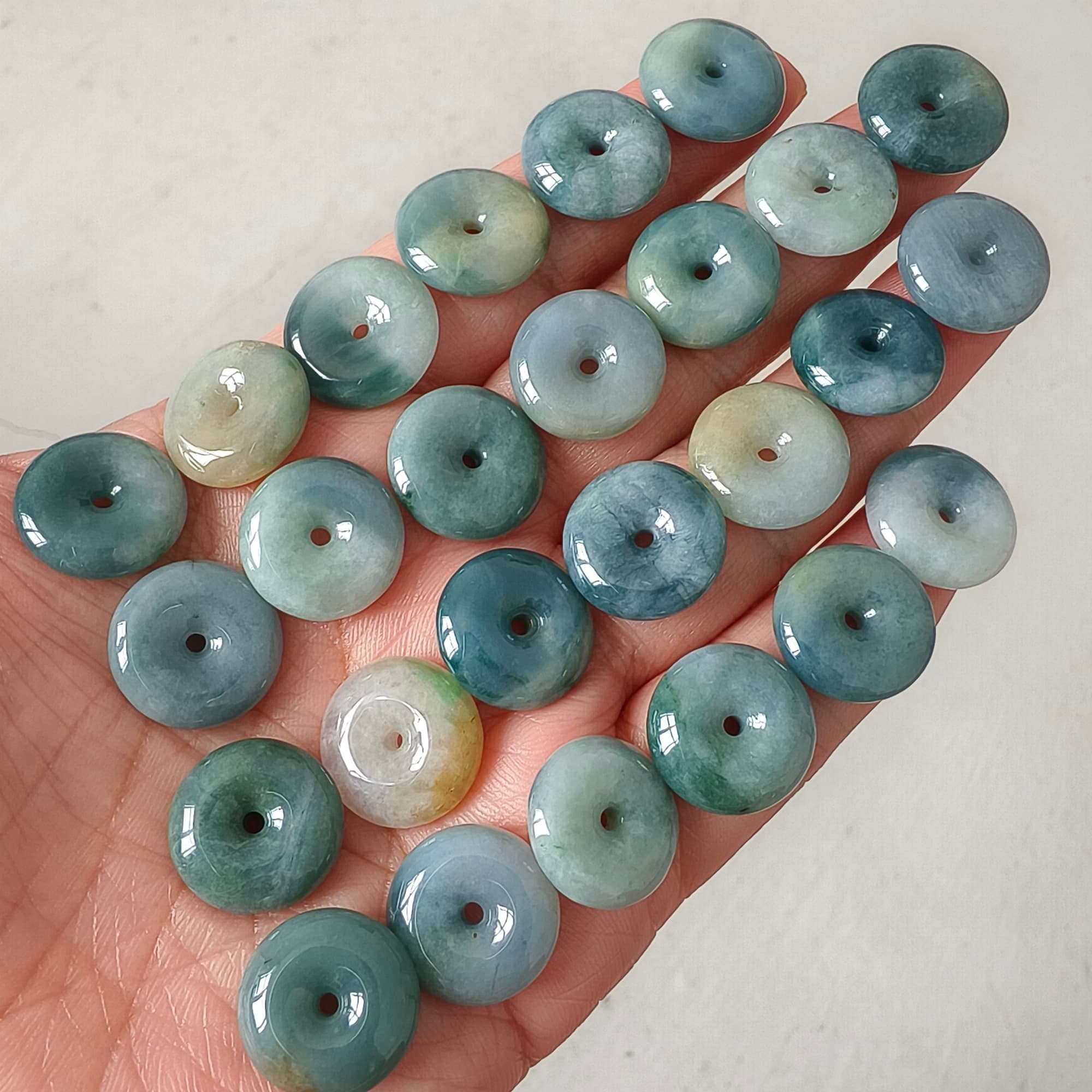 DDP 5pcs 15.5-16mm Natural Type A Blue Yellow Guatemalan Jadeite Safety Buckle Beads