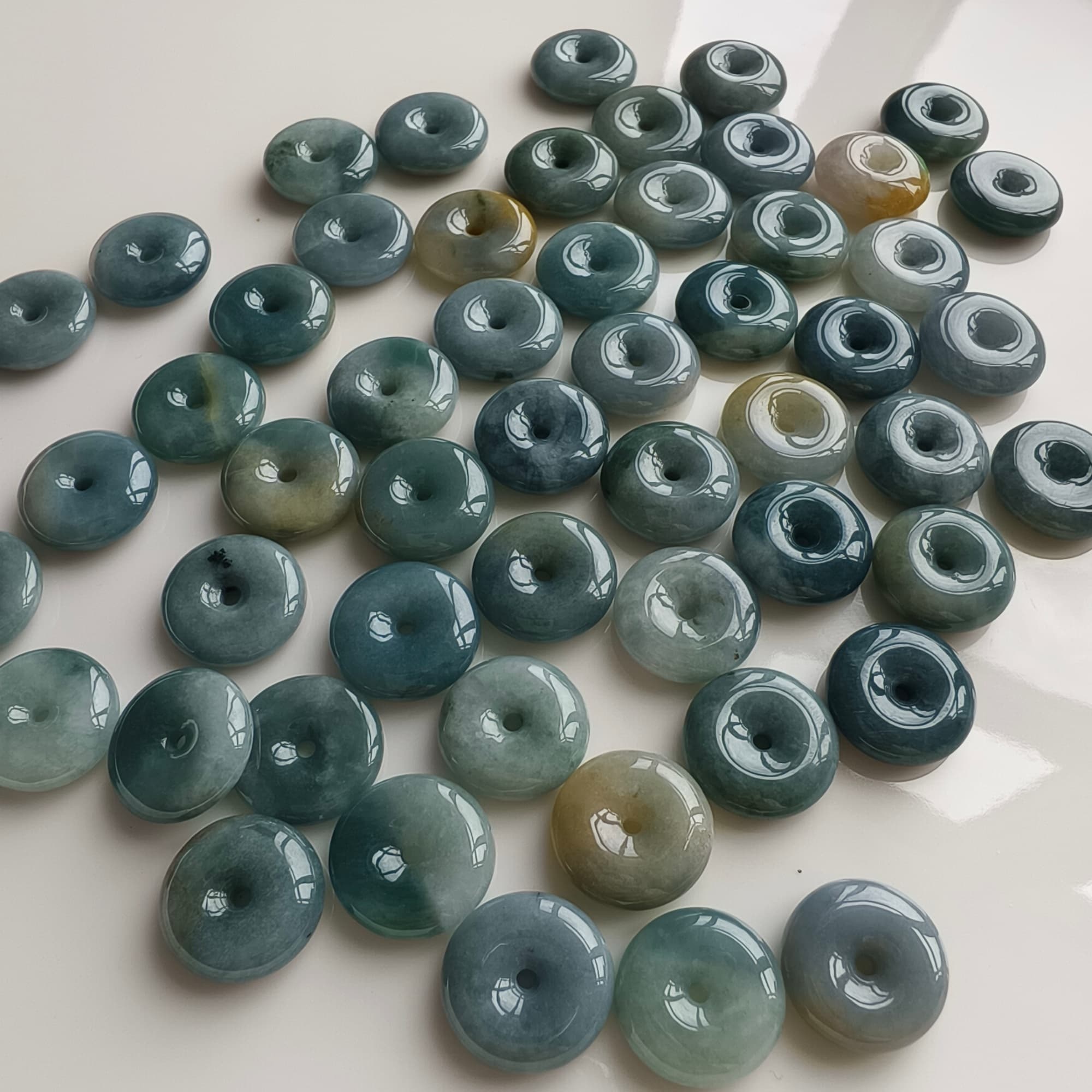 DDP 5pcs 15.5-16mm Natural Type A Blue Yellow Guatemalan Jadeite Safety Buckle Beads