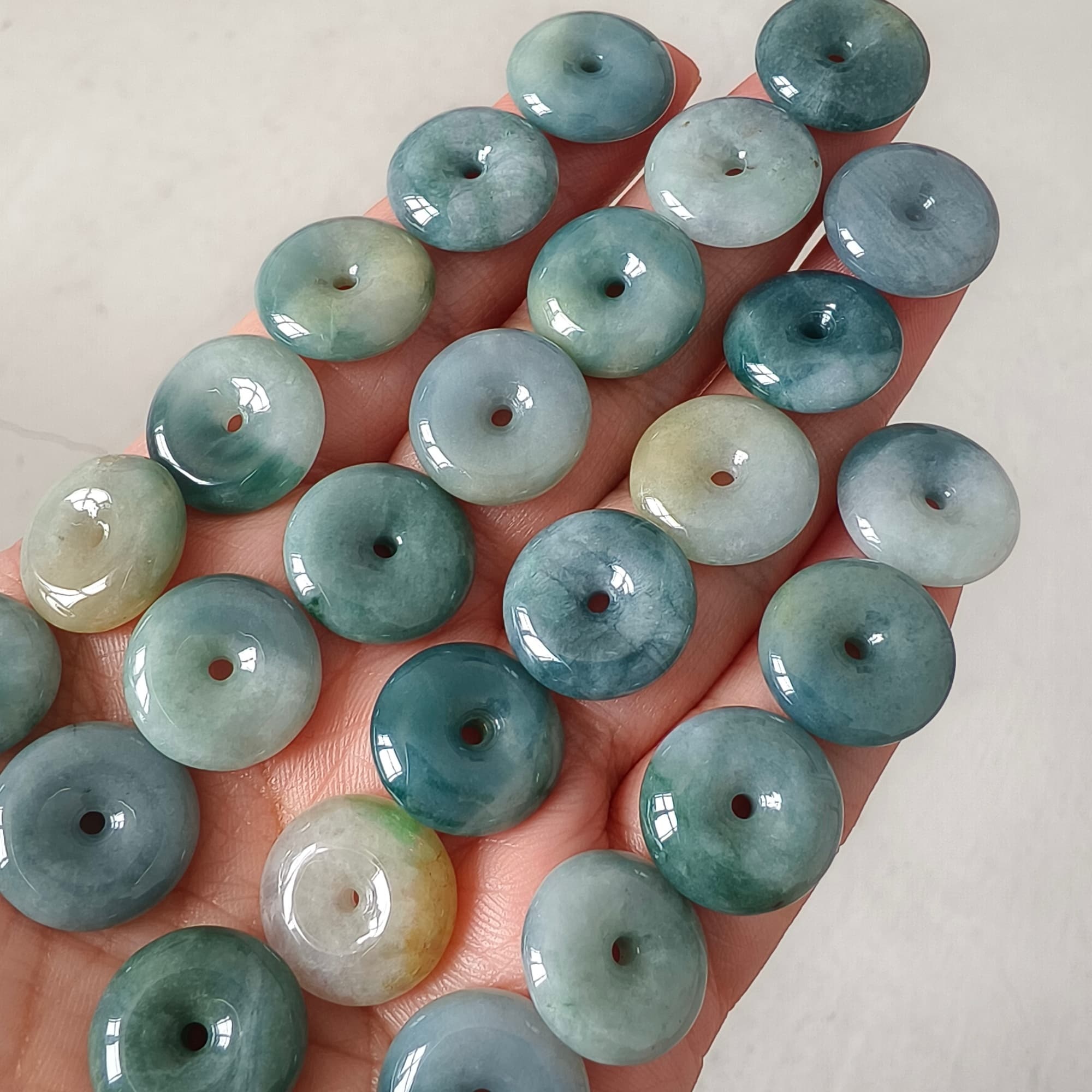 DDP 5pcs 15.5-16mm Natural Type A Blue Yellow Guatemalan Jadeite Safety Buckle Beads