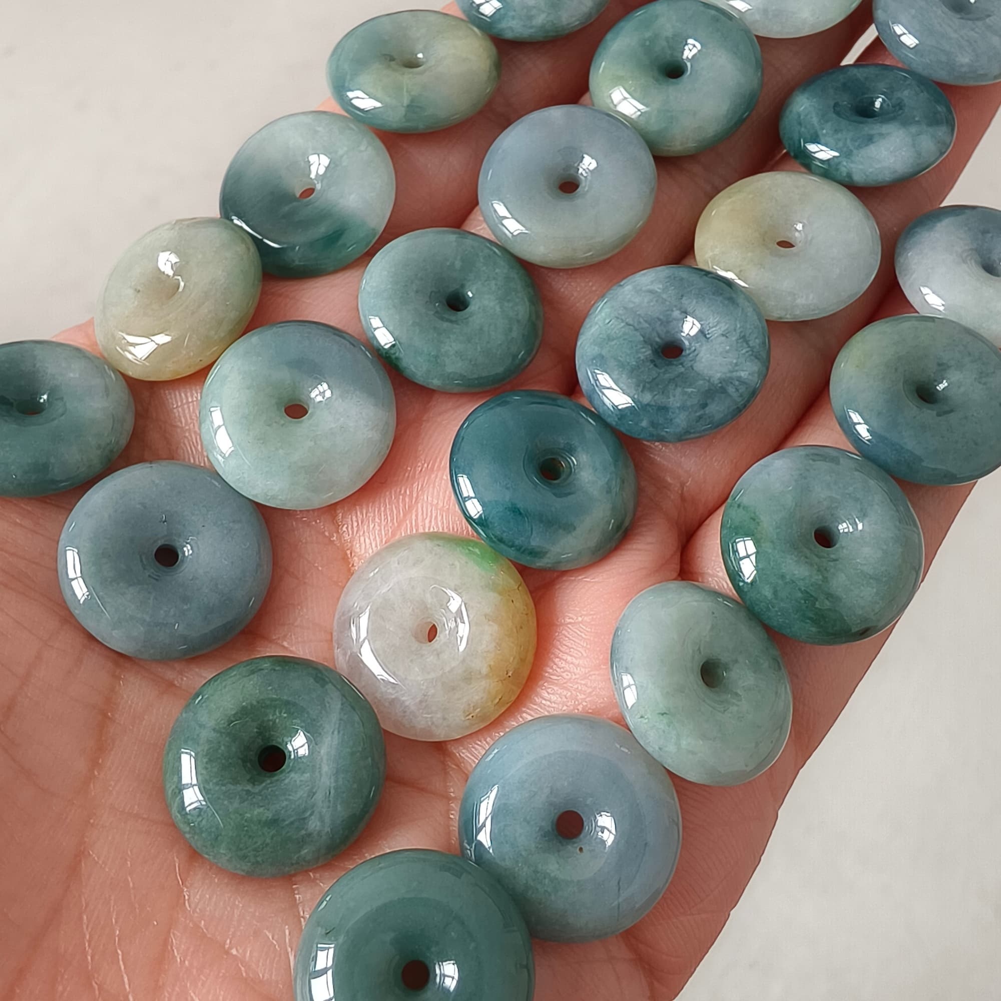 DDP 5pcs 15.5-16mm Natural Type A Blue Yellow Guatemalan Jadeite Safety Buckle Beads
