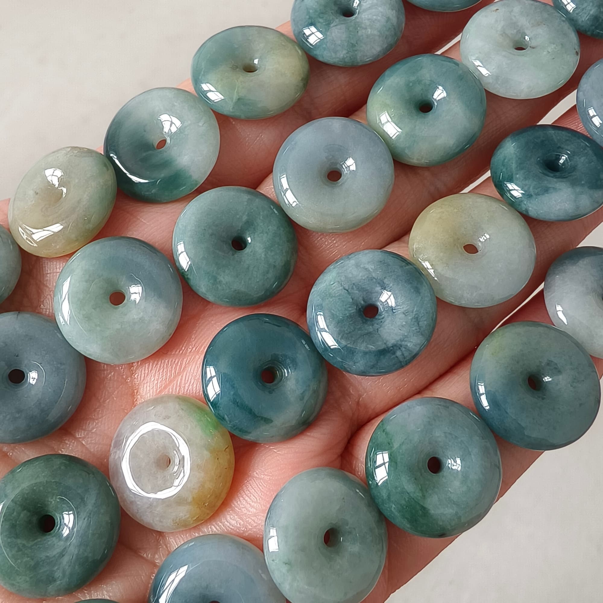 DDP 5pcs 15.5-16mm Natural Type A Blue Yellow Guatemalan Jadeite Safety Buckle Beads