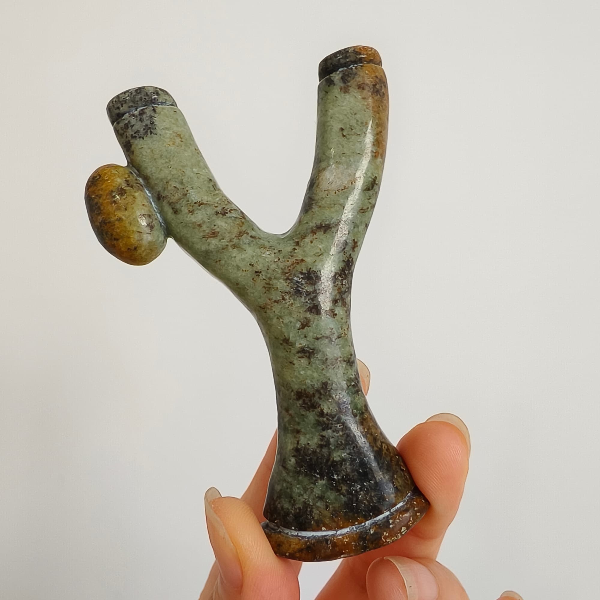 DDP 87mm Natural Green Yellow Genuine Precious Nephrite Jade Carved Slingshot Figurine