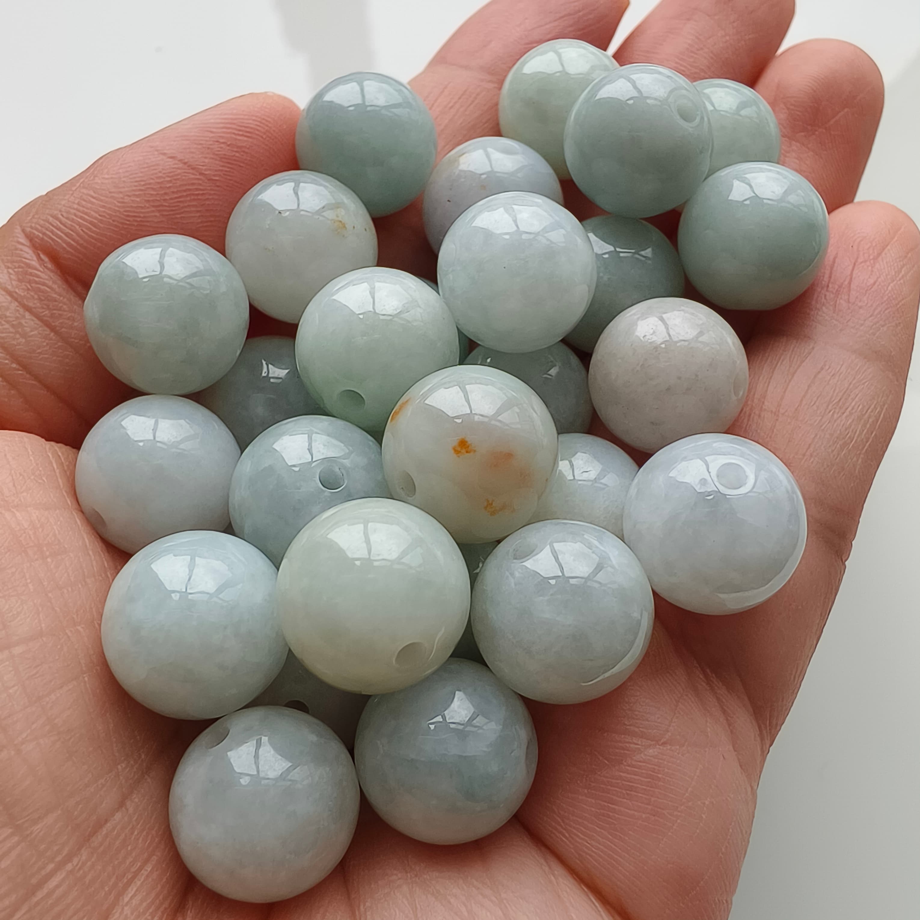 DDP 15pcs 13-13.5mm Natural Type A Green White Burmese Jadeite Round Beads