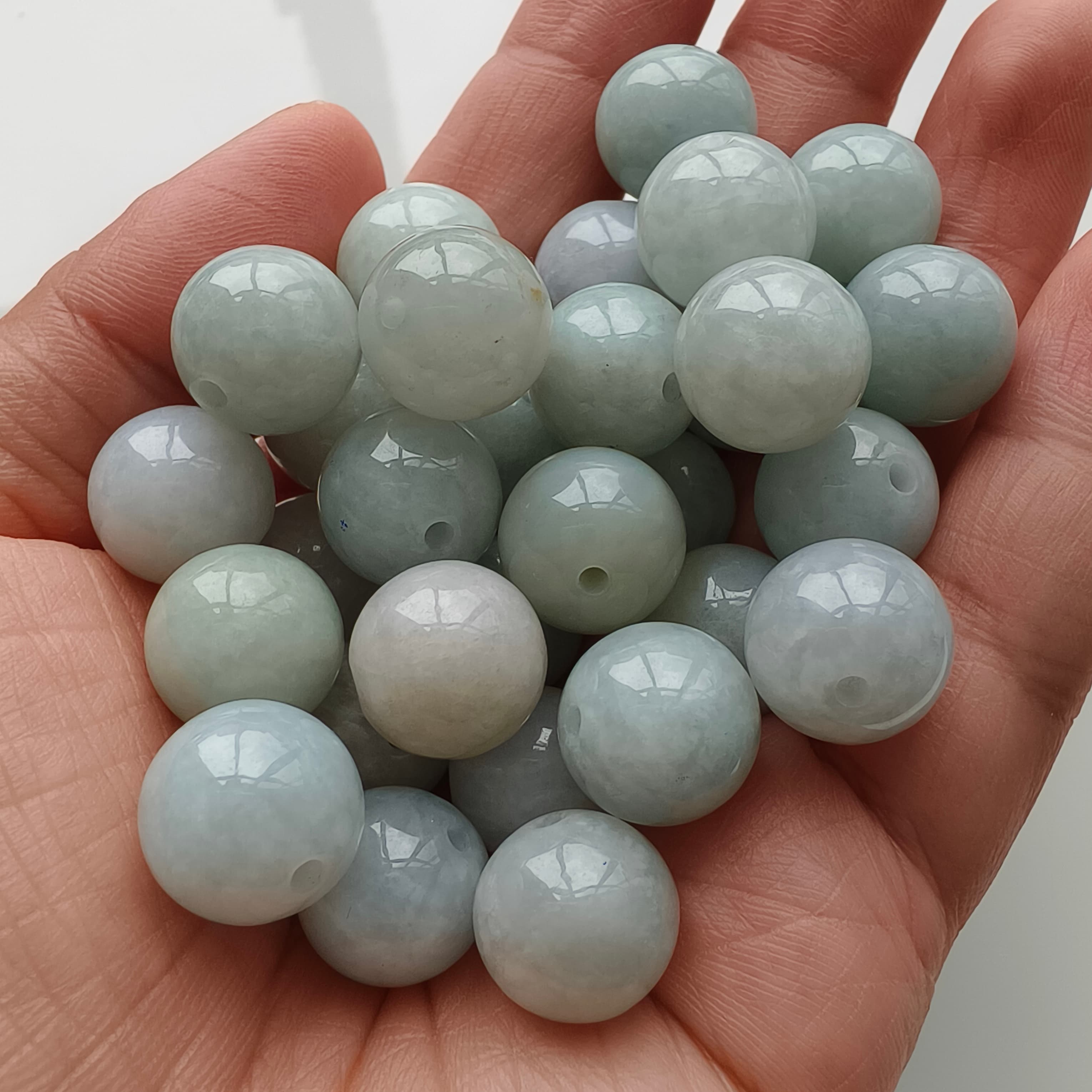 DDP 15pcs 13-13.5mm Natural Type A Green White Burmese Jadeite Round Beads