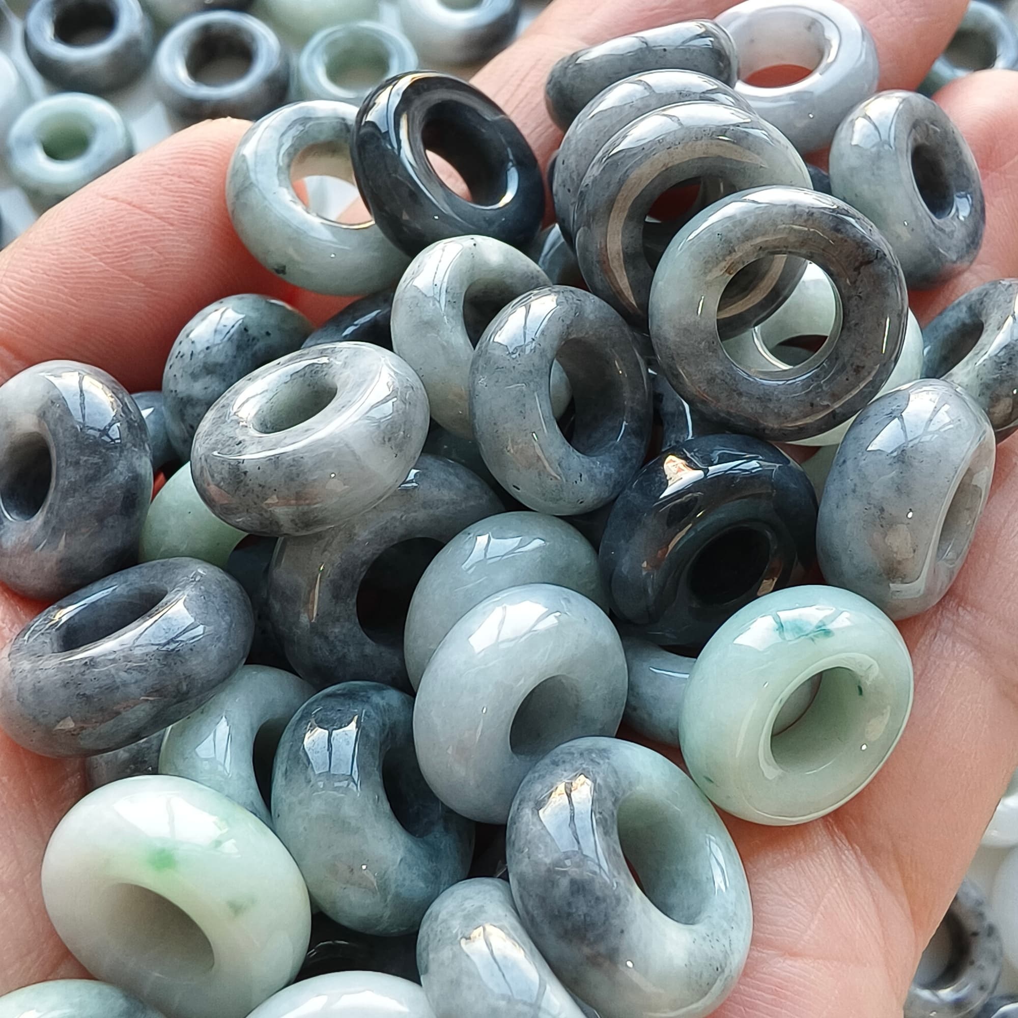 DDP 5pcs 14.5-17mm Natural Type A Untreated Black Chicken Species Green White Burmese Jadeite Donut And Ring Beads