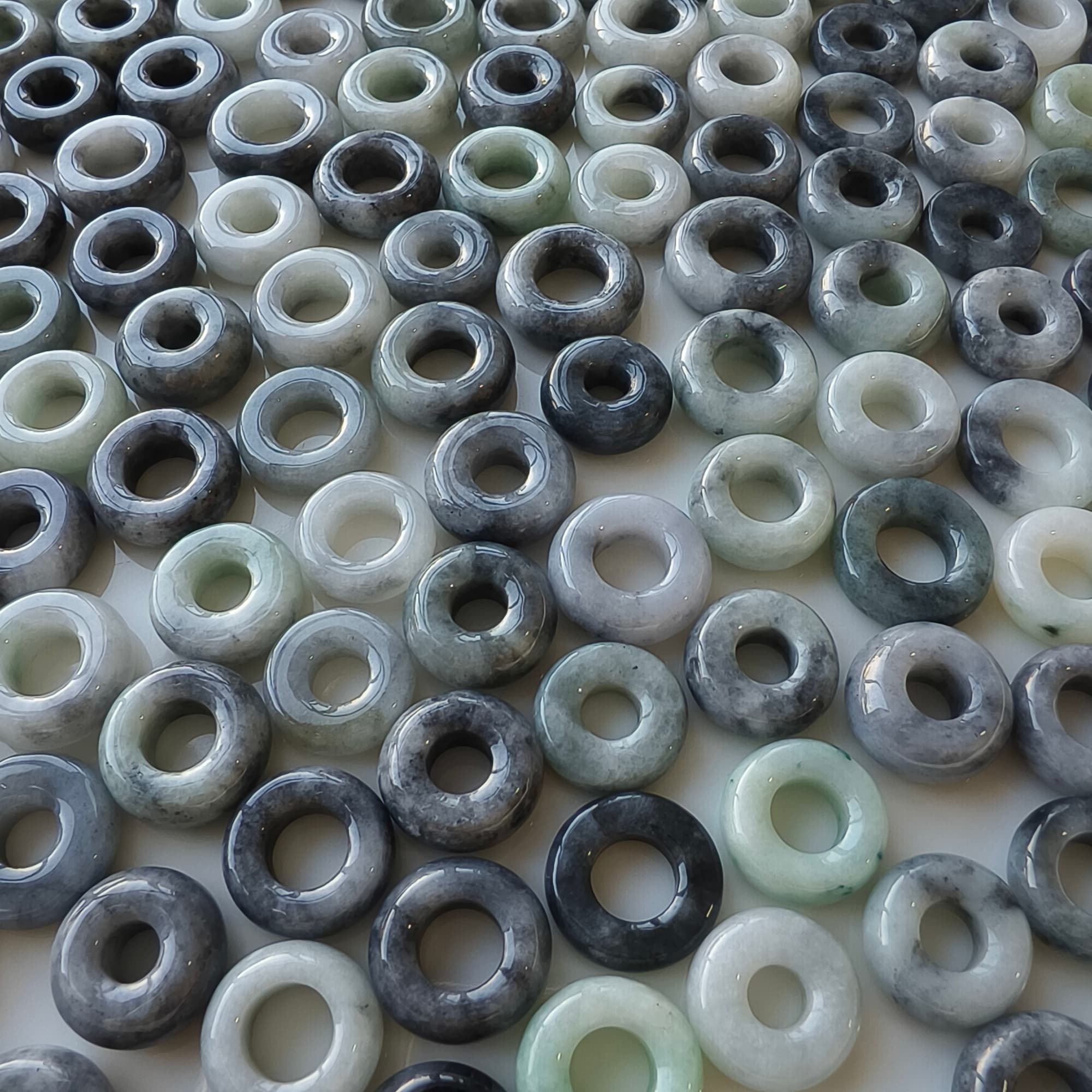 DDP 5pcs 14.5-17mm Natural Type A Untreated Black Chicken Species Green White Burmese Jadeite Donut And Ring Beads