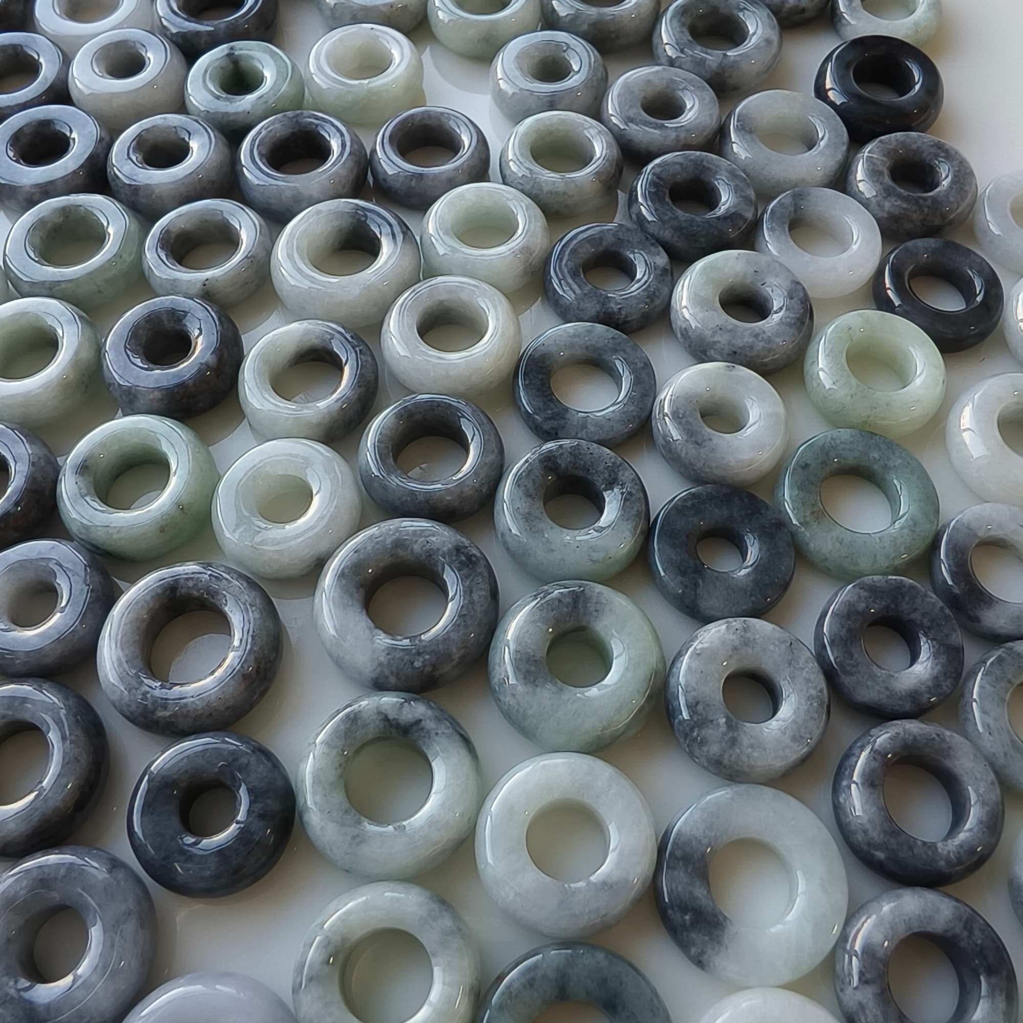 DDP 5pcs 14.5-17mm Natural Type A Untreated Black Chicken Species Green White Burmese Jadeite Donut And Ring Beads