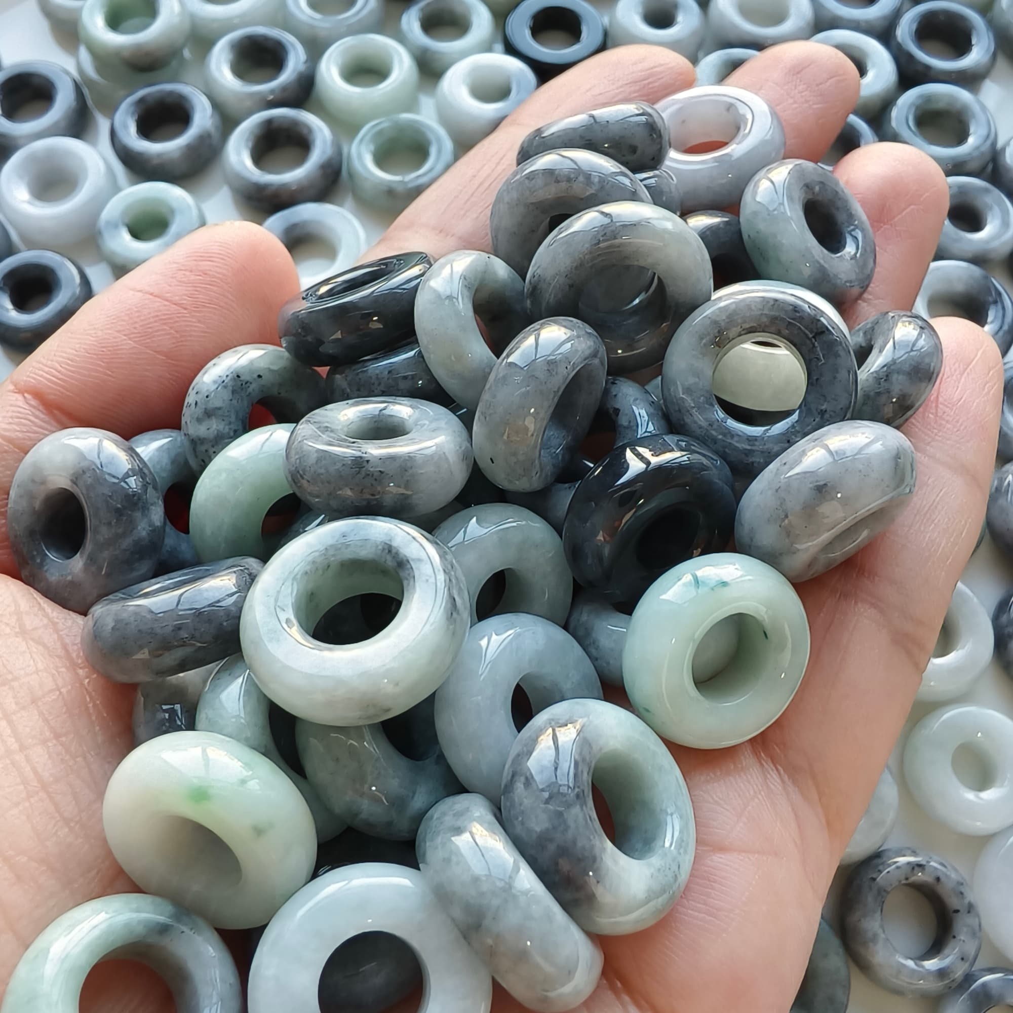 DDP 5pcs 14.5-17mm Natural Type A Untreated Black Chicken Species Green White Burmese Jadeite Donut And Ring Beads